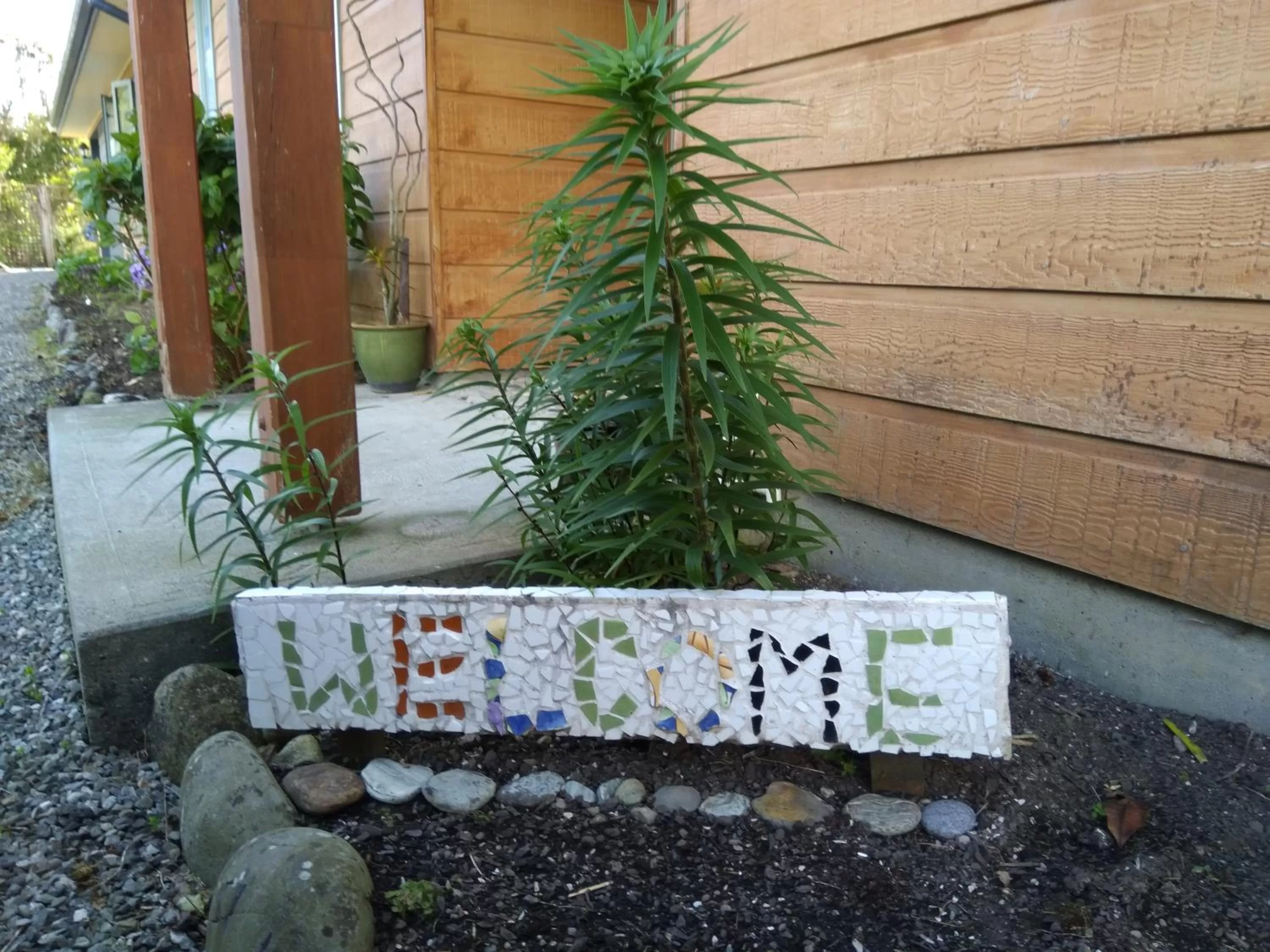 Facade/entrance in Awatuna Sunset Lodge