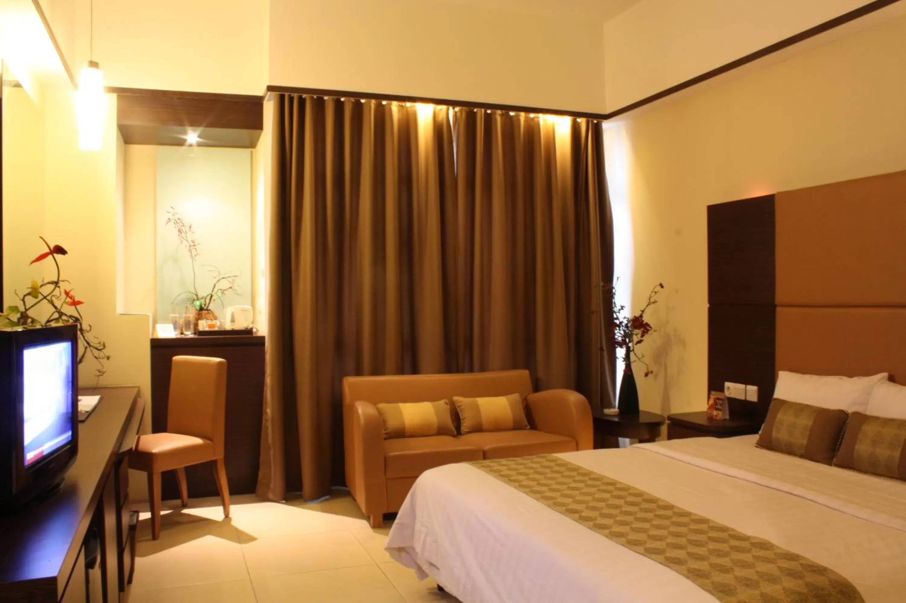 Bedroom, Bed in Grand Pasundan Convention Hotel