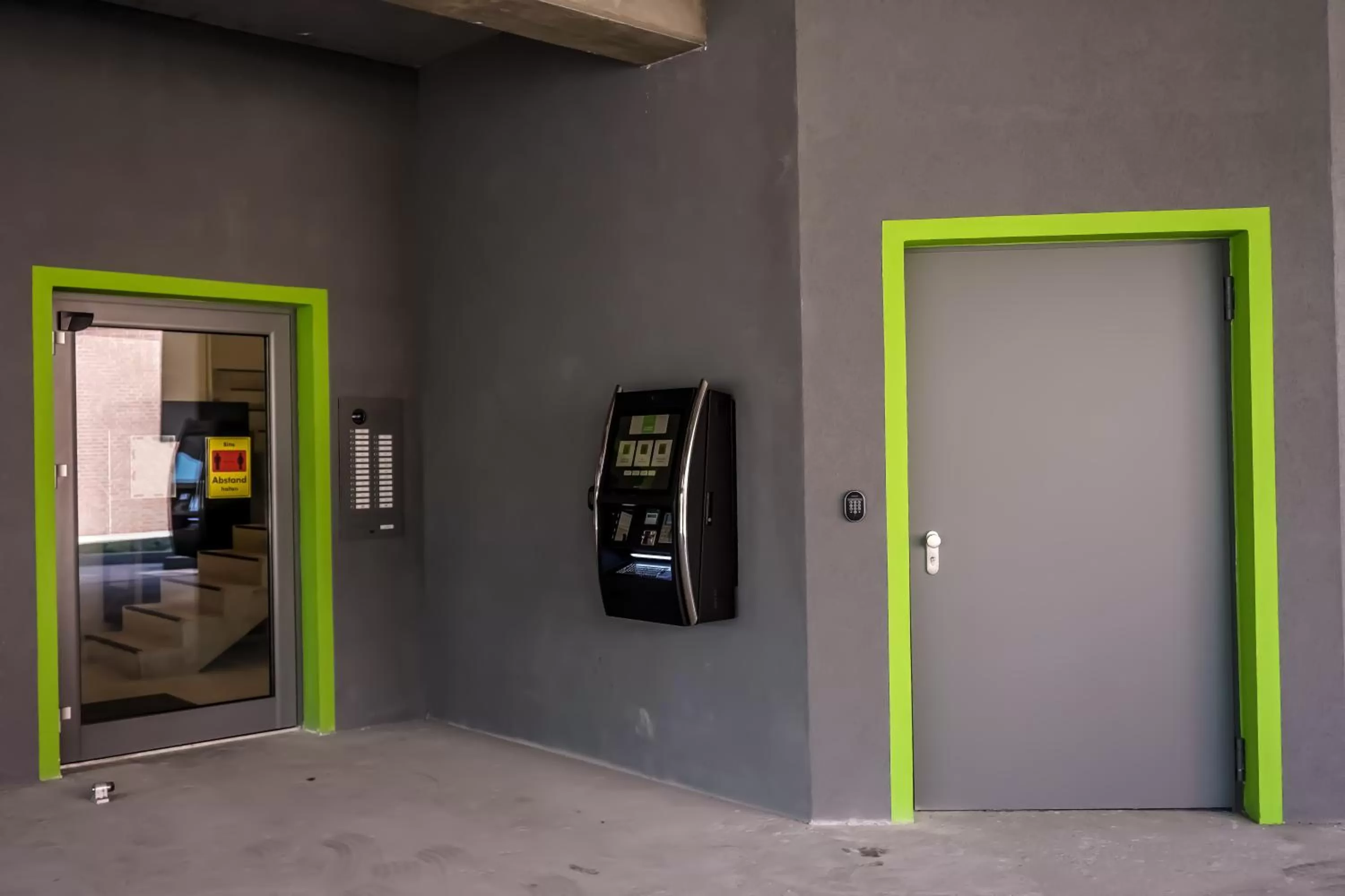 Facade/entrance, TV/Entertainment Center in nicetostay