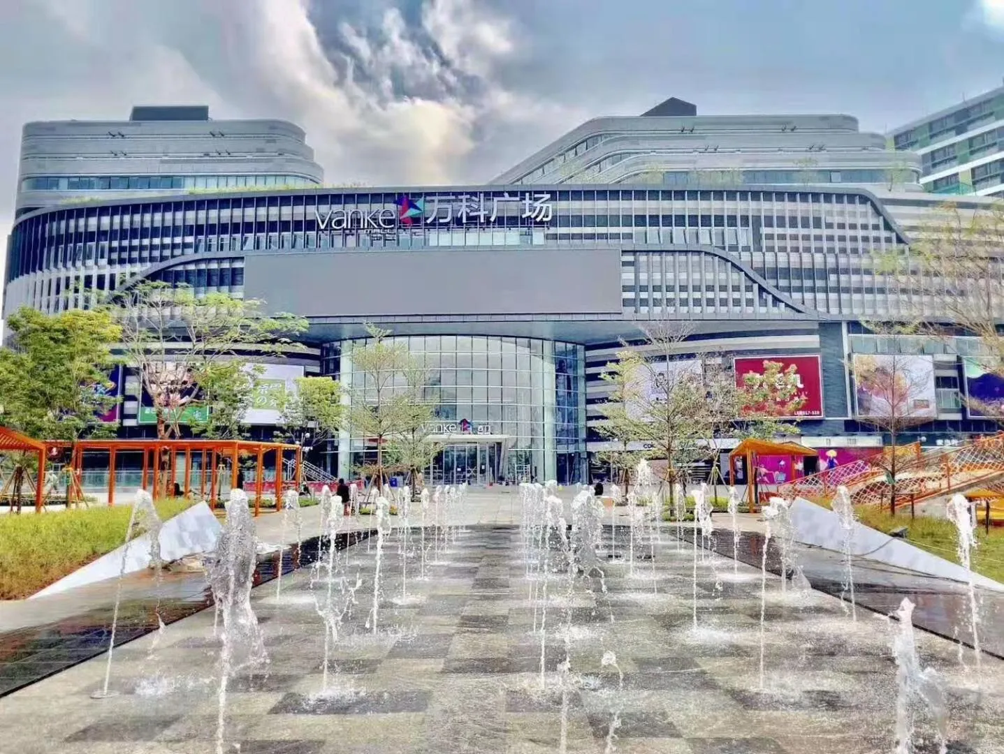 Entertainment in Buddy Hotel-Free Shuttle to Canton Fair Complex during Canton Fair Period