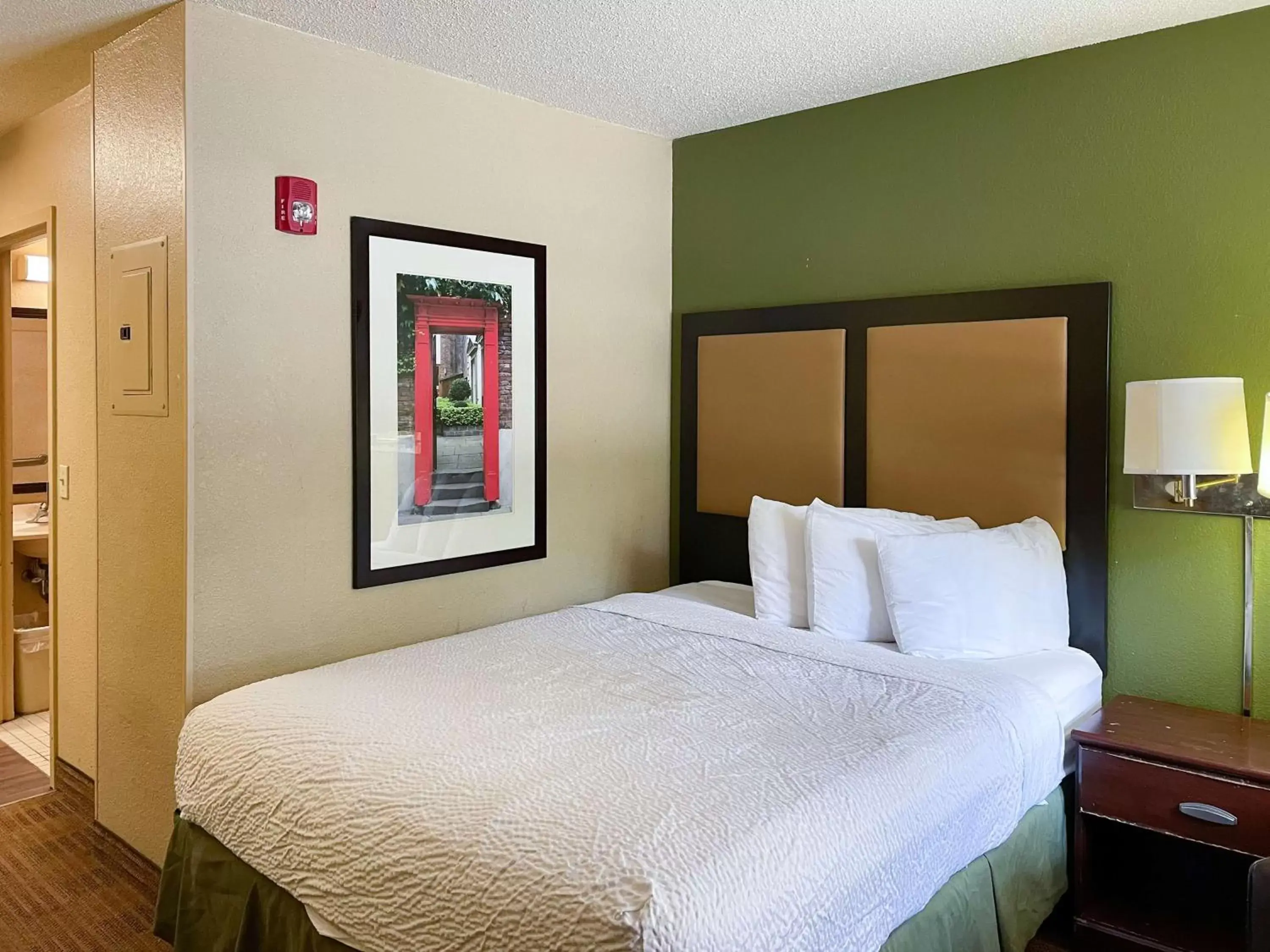 Bedroom, Bed in Motel 6 Columbus, GA Columbus Airport