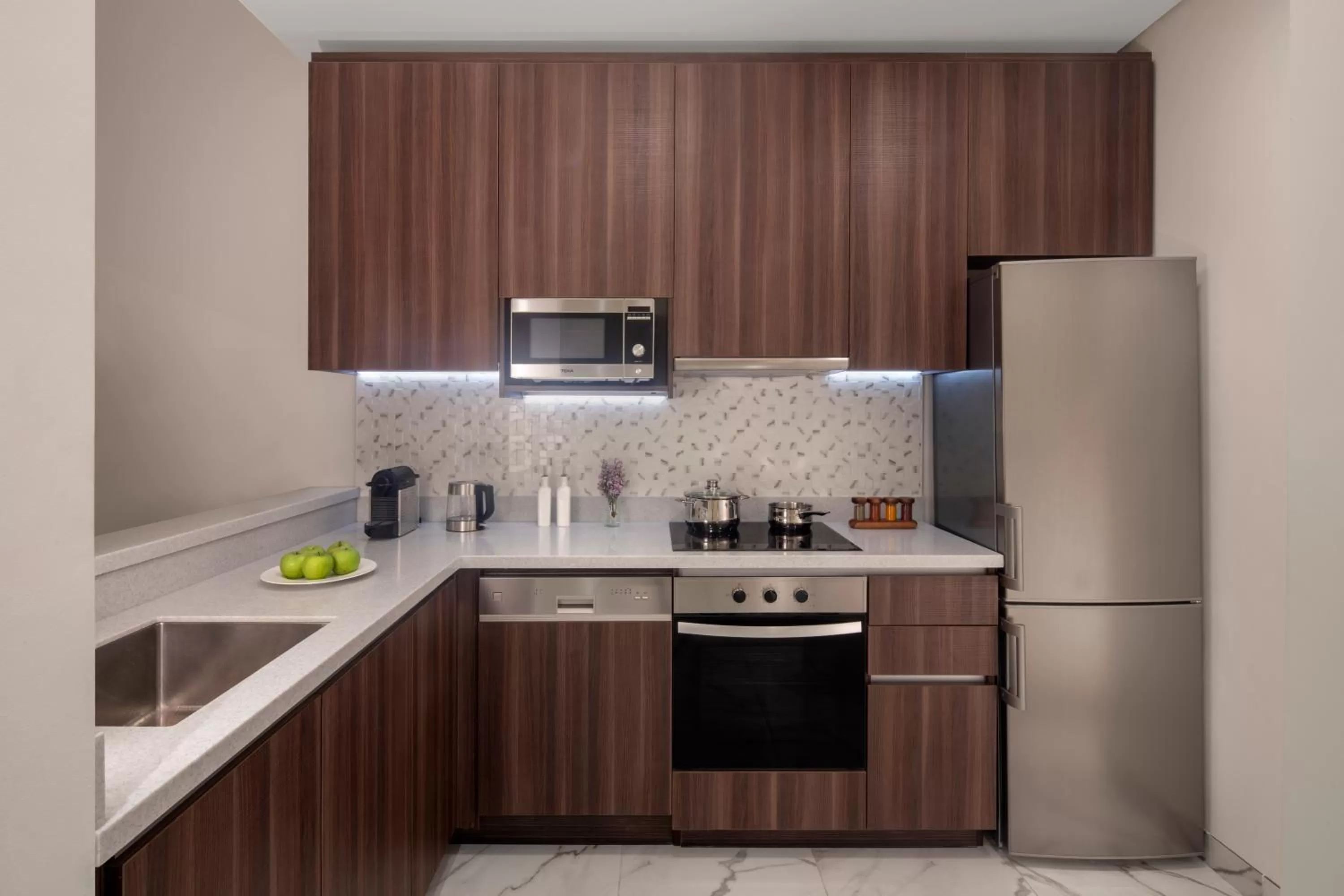 Coffee/tea facilities in Avani Plus Palm View Dubai Hotel & Suites