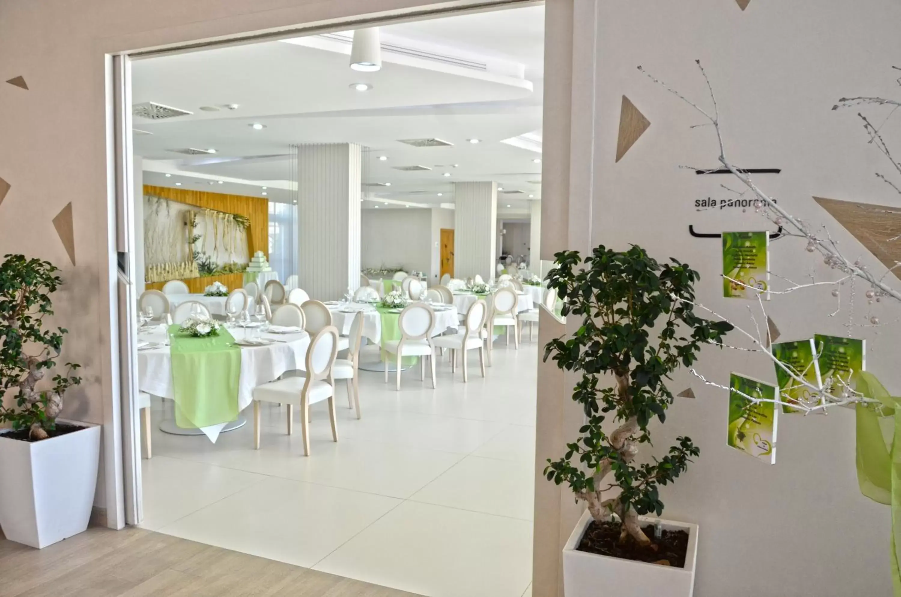 Restaurant/Places to Eat in Vea Resort Hotel