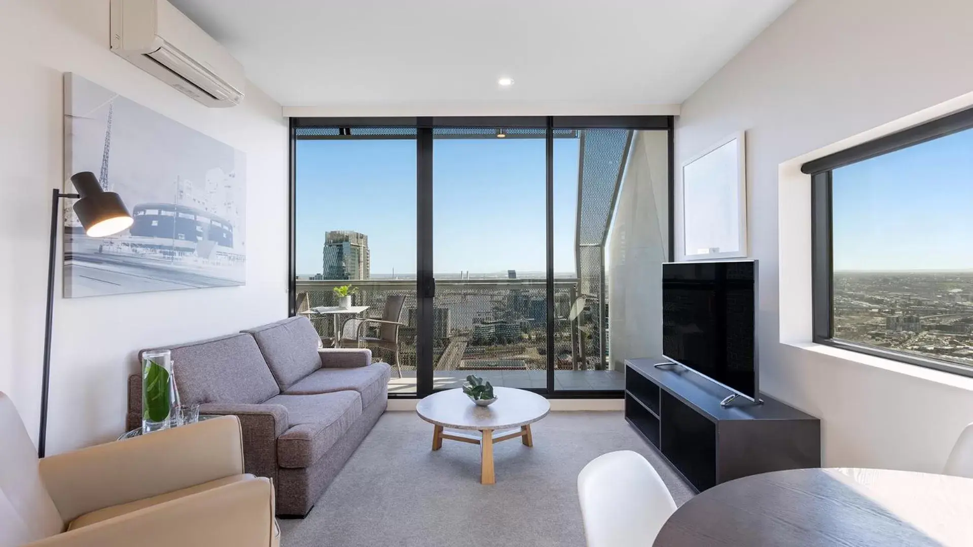 Living room, Seating Area in Oaks Melbourne on William Suites