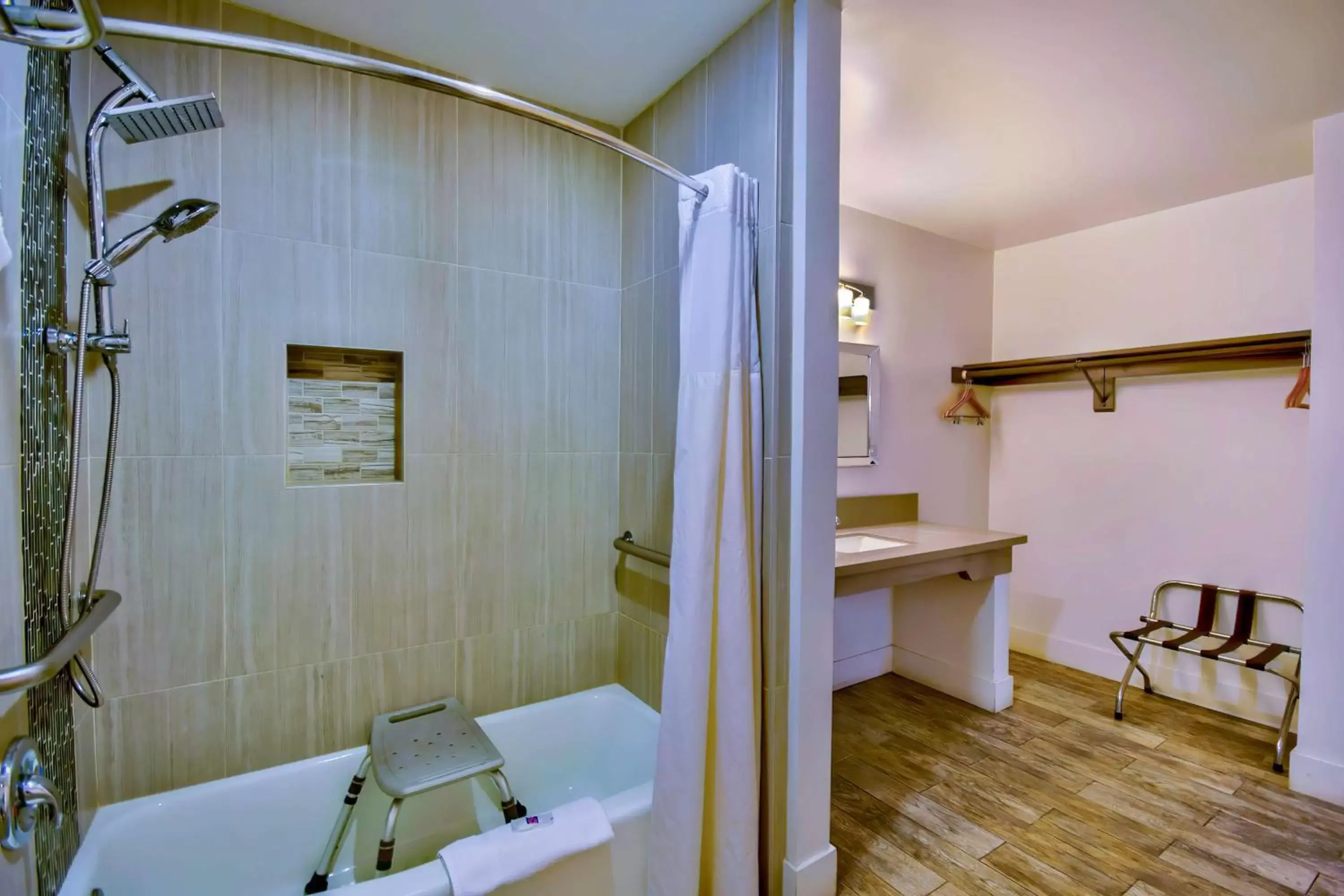 Bedroom, Bathroom in Motel 6-Inglewood, CA