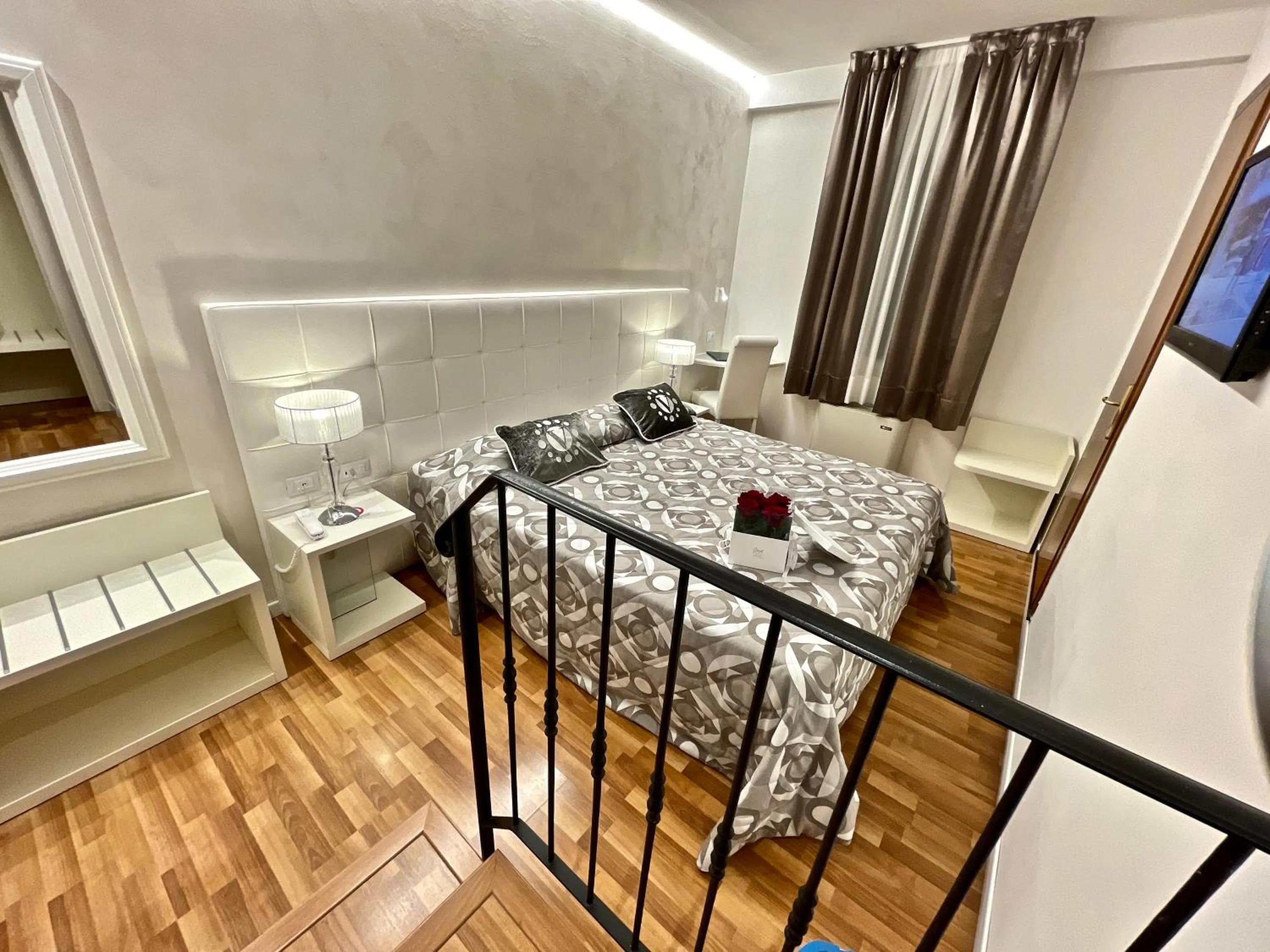 Bathroom, Bed in Hotel Vivit ***S