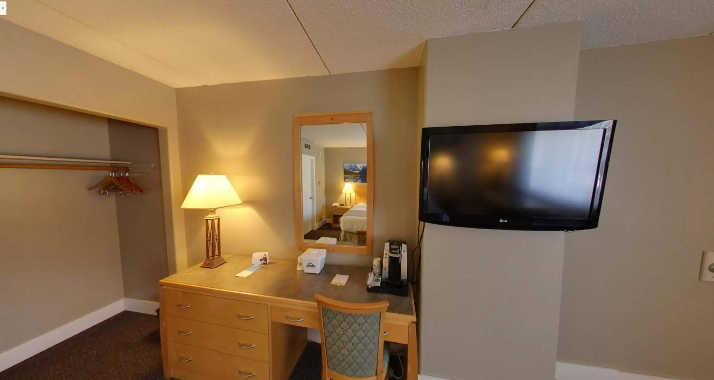 Other, TV/Entertainment Center in Days Inn by Wyndham Golden