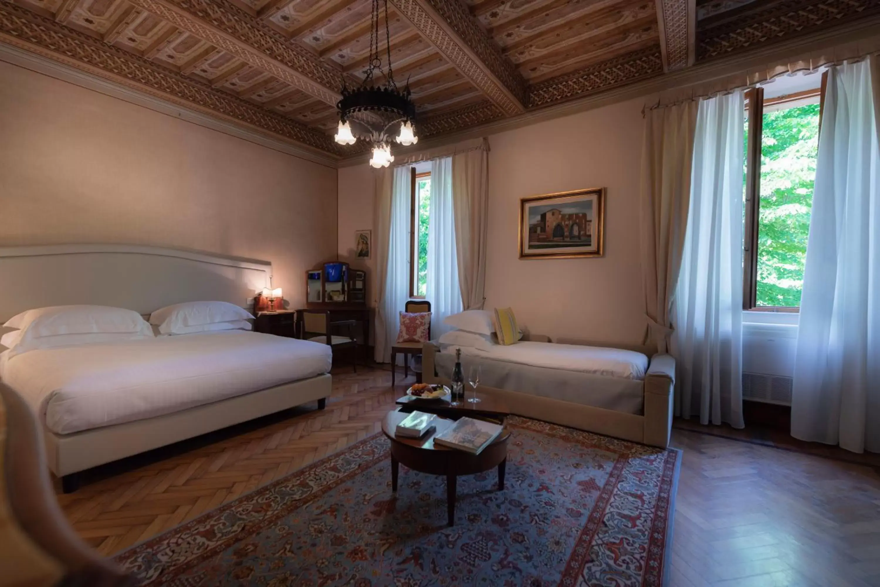 Bed in Villa Scacciapensieri Boutique Hotel