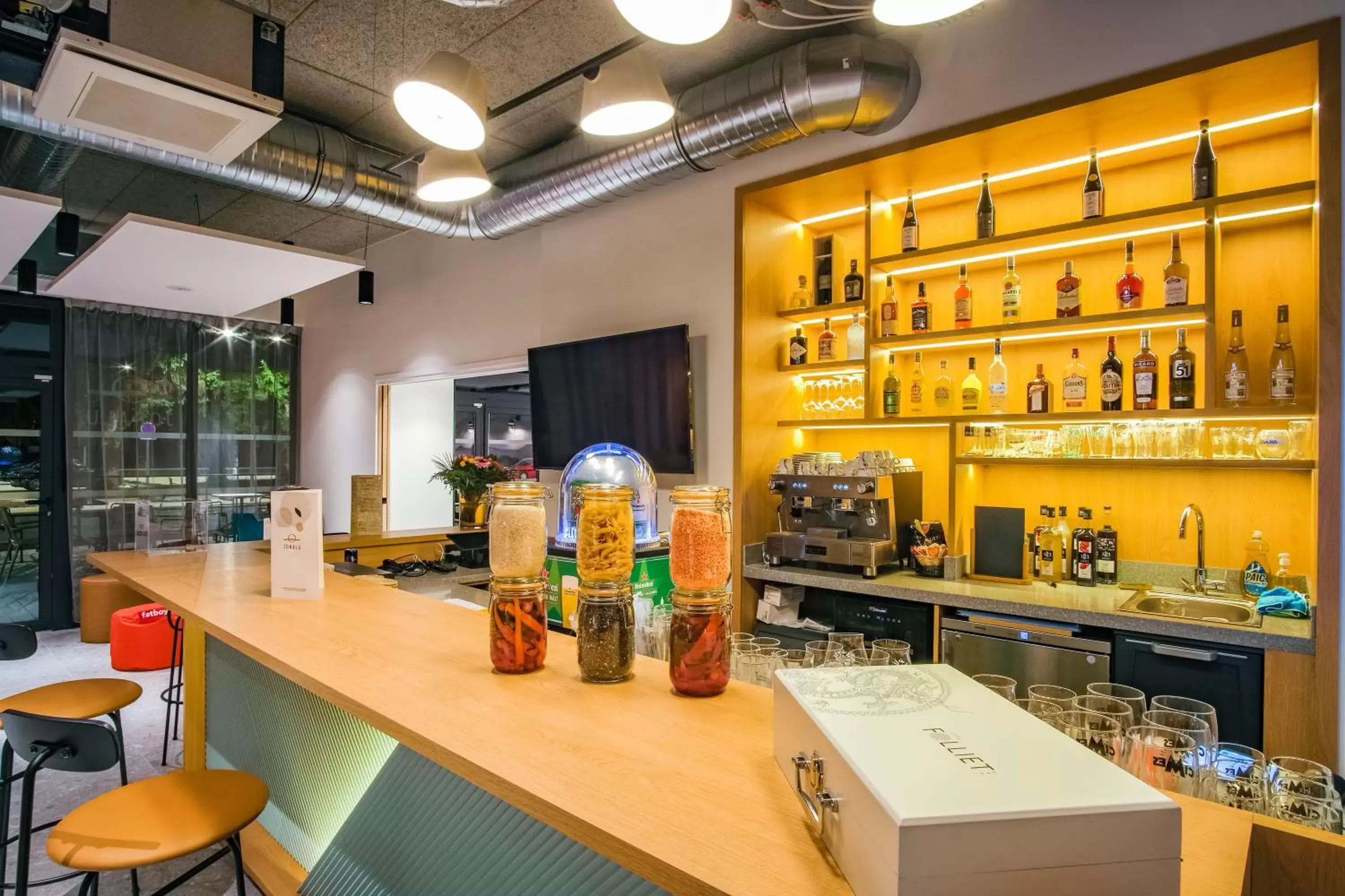 Lounge or bar, Lounge/Bar in ibis Styles Albertville