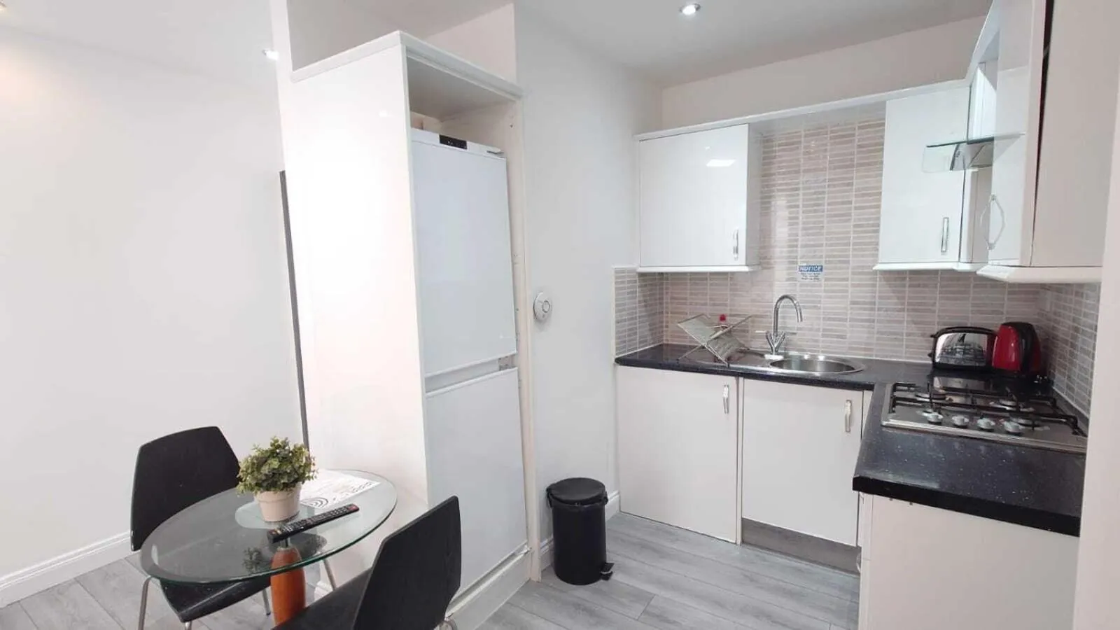 Kitchen or kitchenette, Kitchen/Kitchenette in Kings Cross Apartment