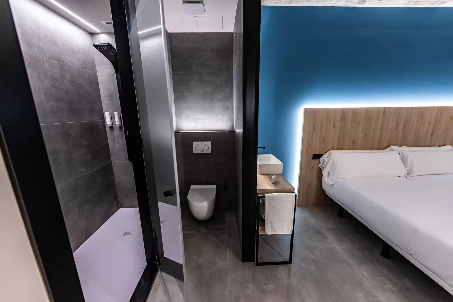 Shower, Bed in Hospedium Hotel Devalar Do Mar