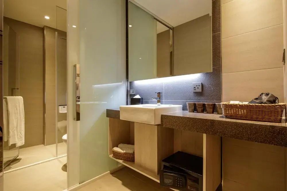 Shower, Bathroom in Via Hotel Taipei Station