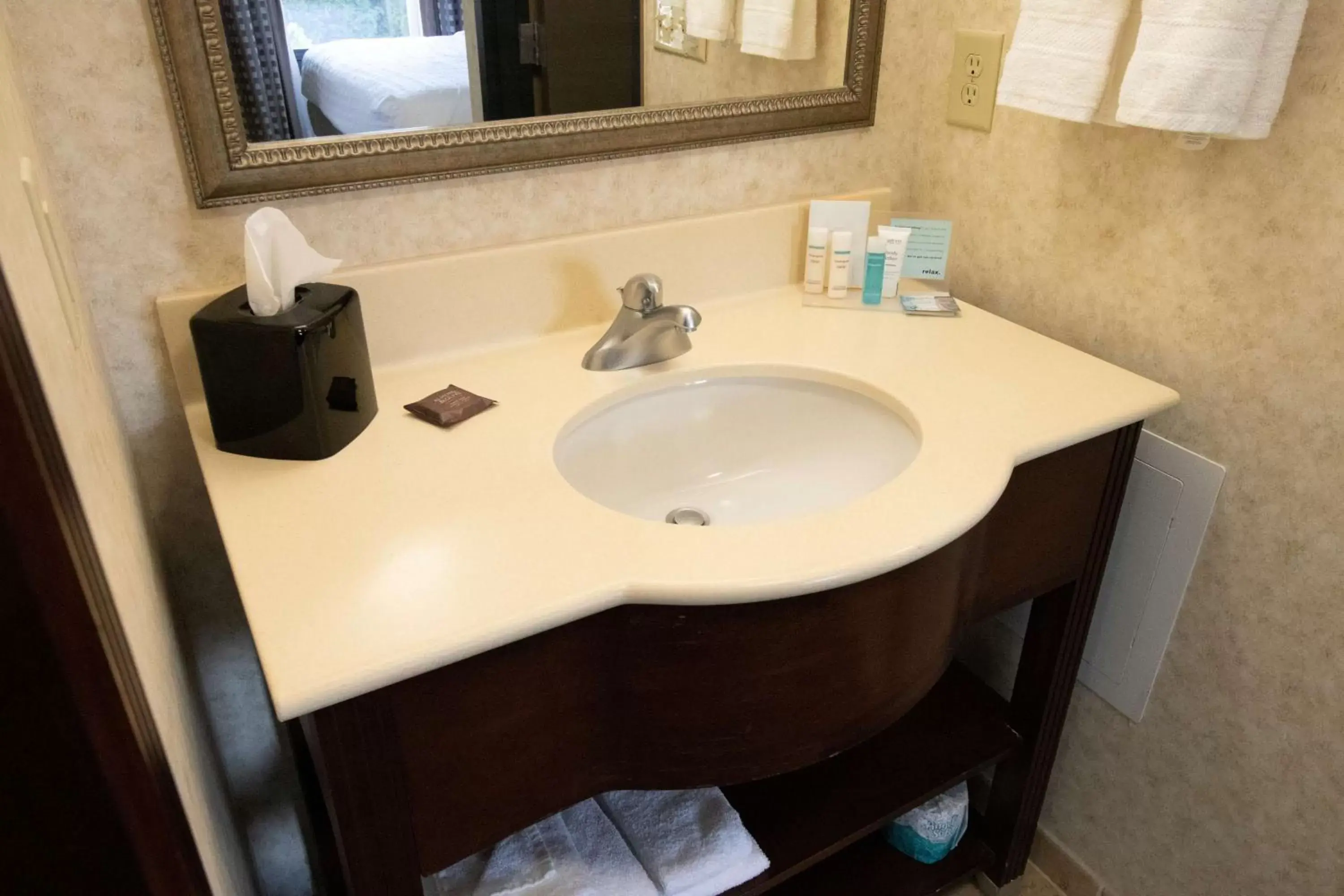 Bathroom in Hampton Inn & Suites Richmond/Virginia Center