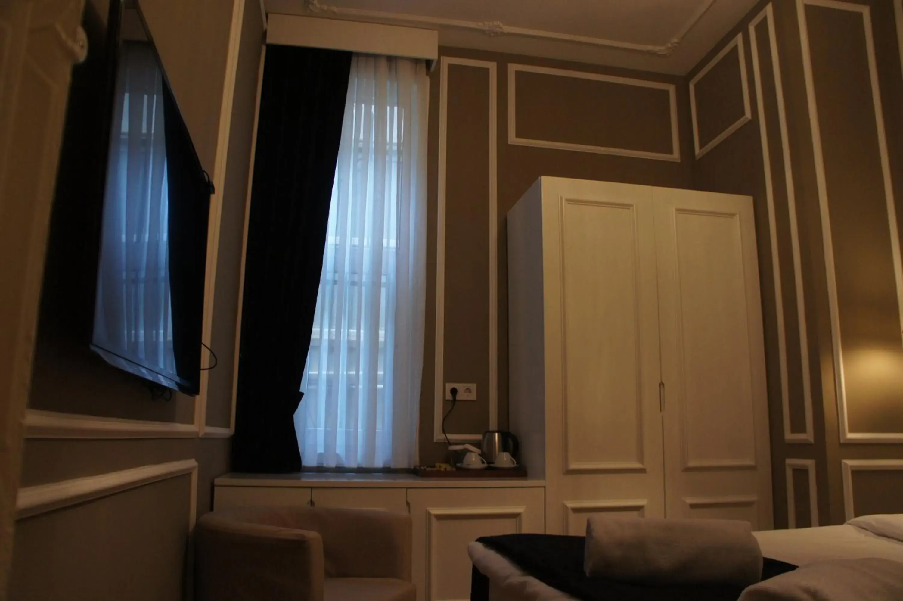 Seating area, Bed in Triada Hotel Taksim