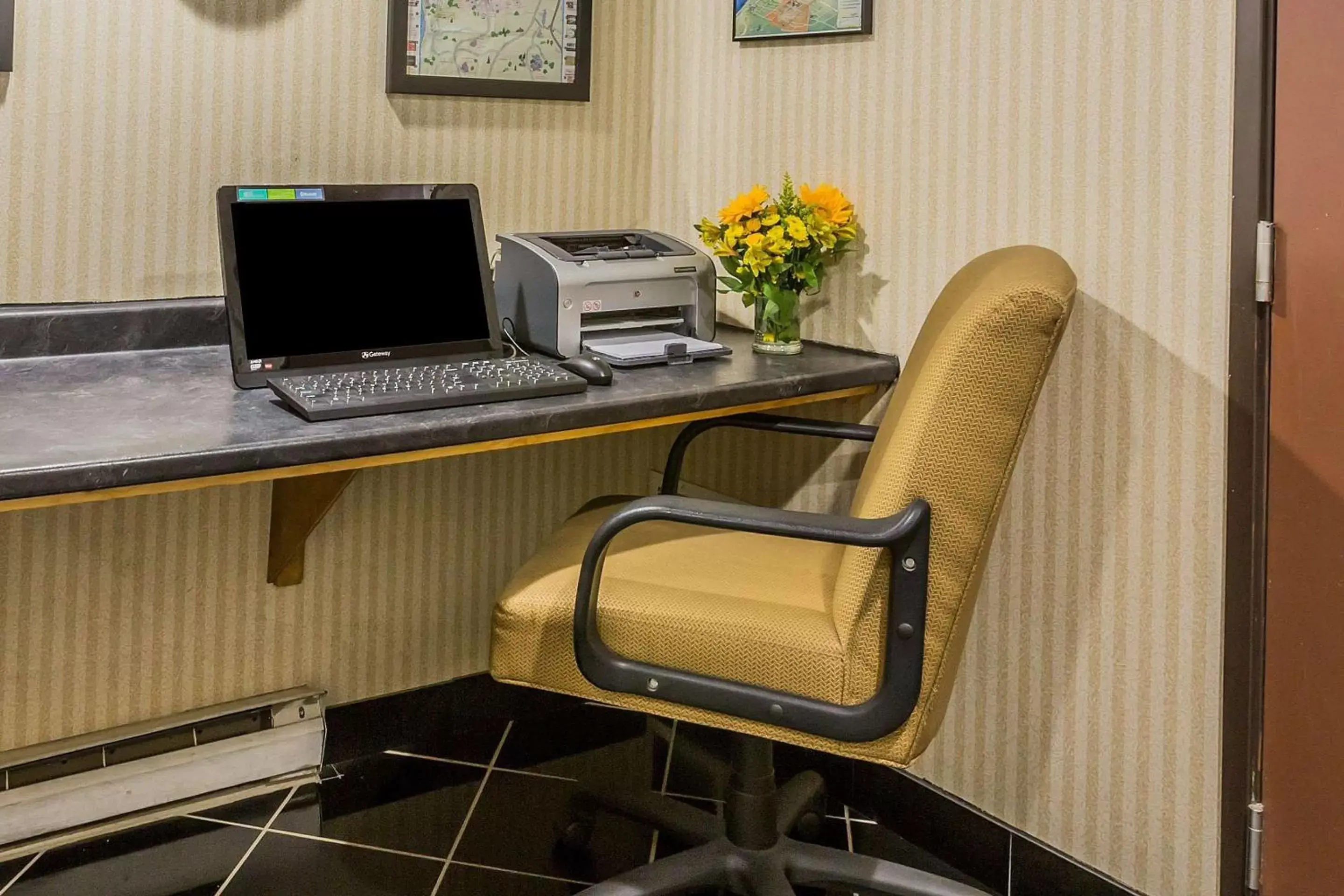 Business facilities, Business Area/Conference Room in Quality Inn Hyde Park Poughkeepsie North