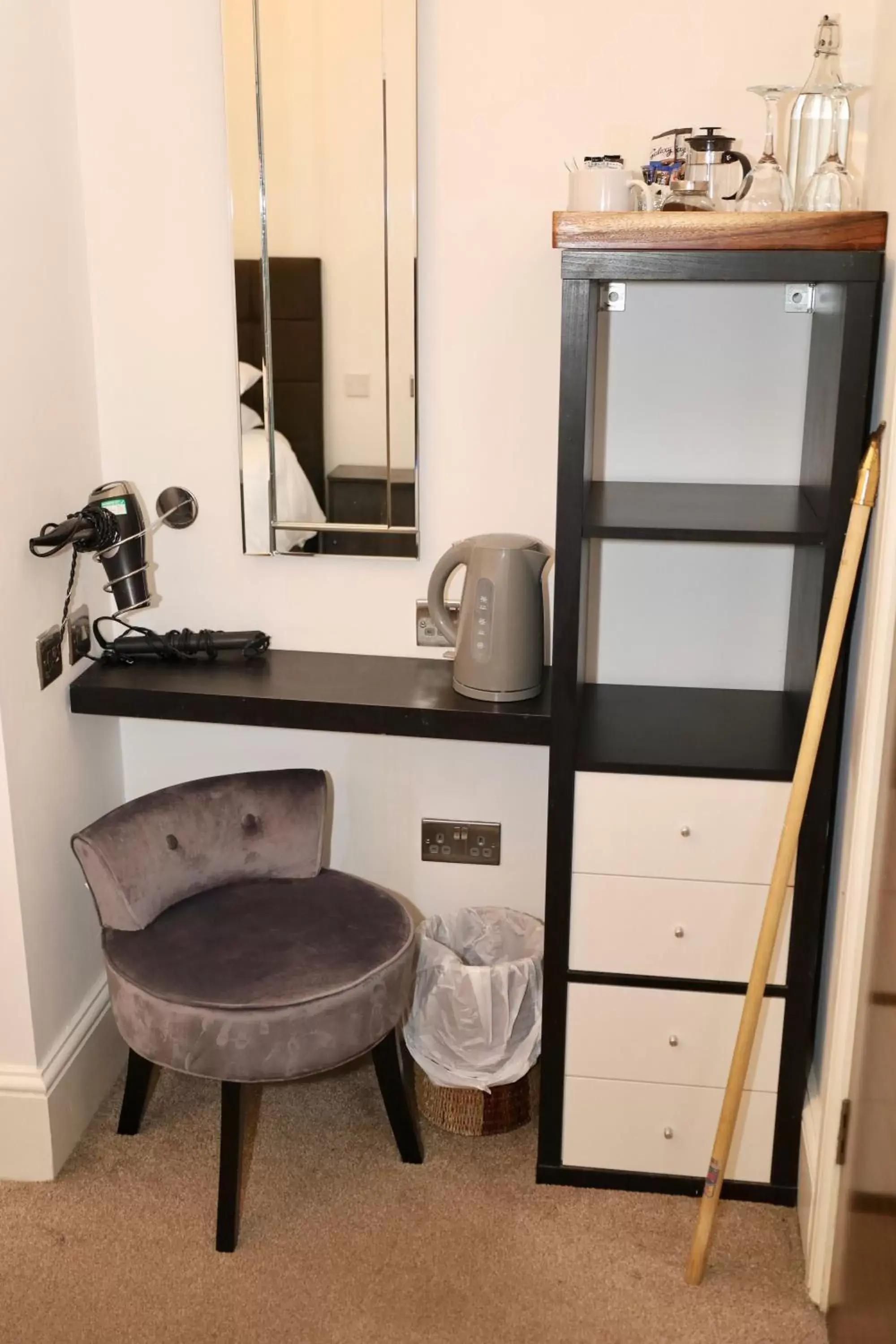 hair dresser, Bathroom in Brighton Inn Boutique Guest Accommodation