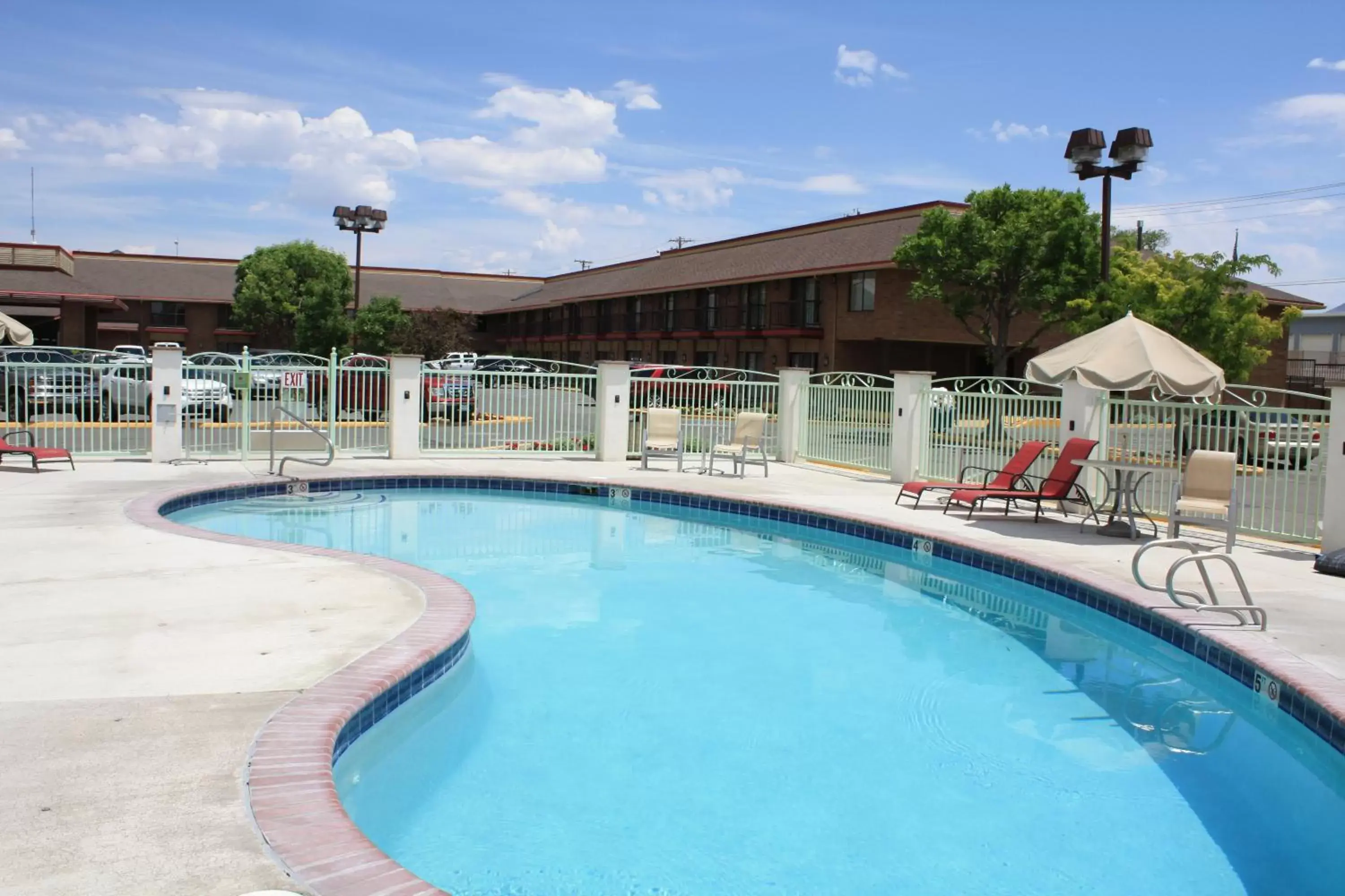 Swimming pool, Property Building in Winnemucca Inn & Casino