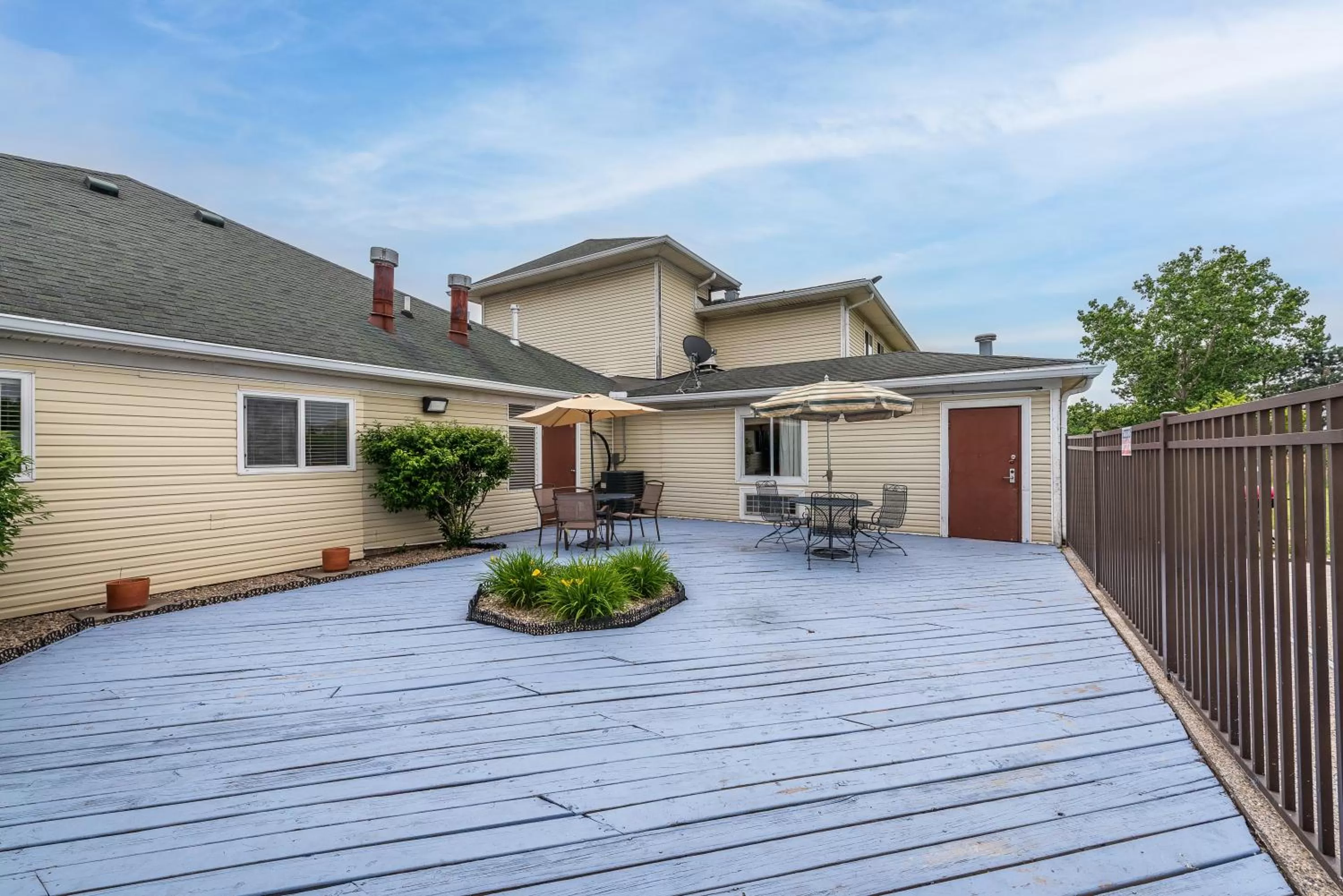 Decorative detail in American Inn & suites