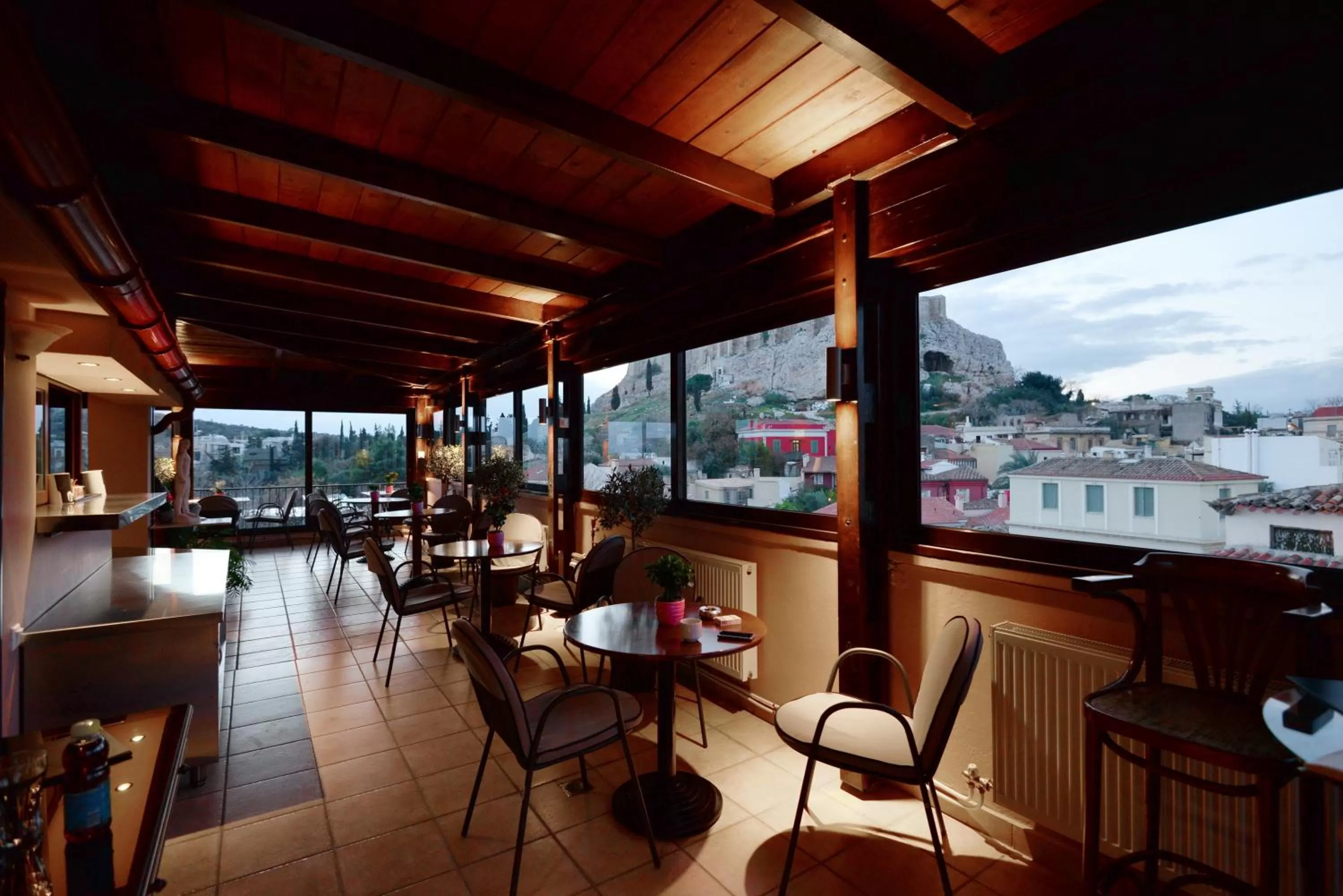 Restaurant/places to eat in Hotel Byron