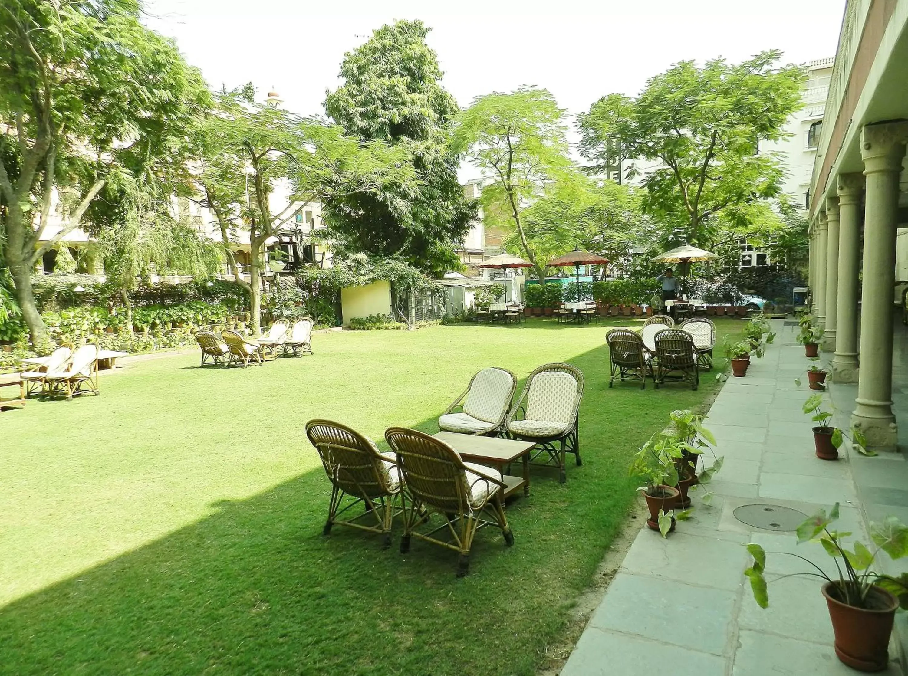 Garden in Hotel Arya Niwas