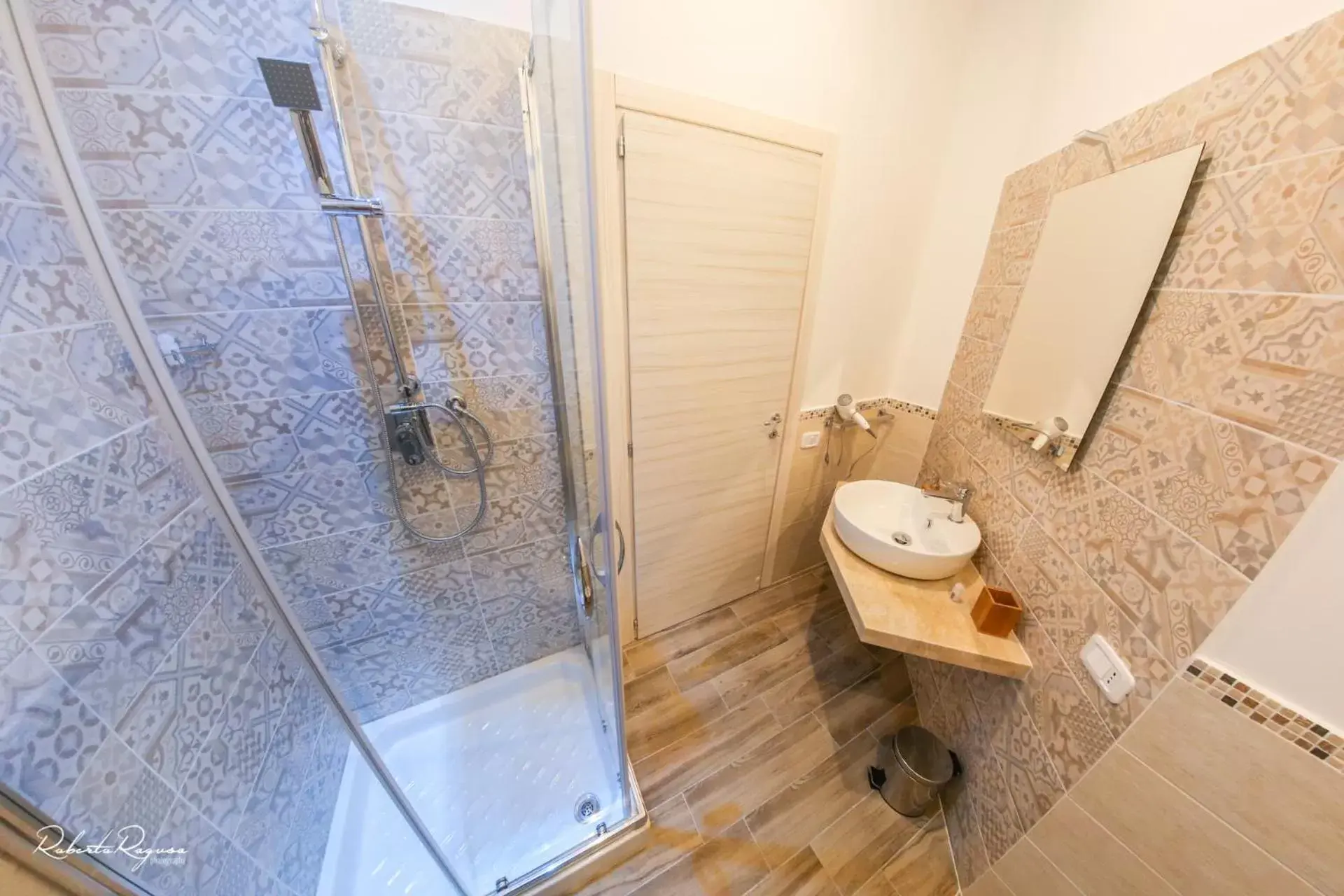 Shower, Bathroom in Quinto Stabile Rooms&Suite