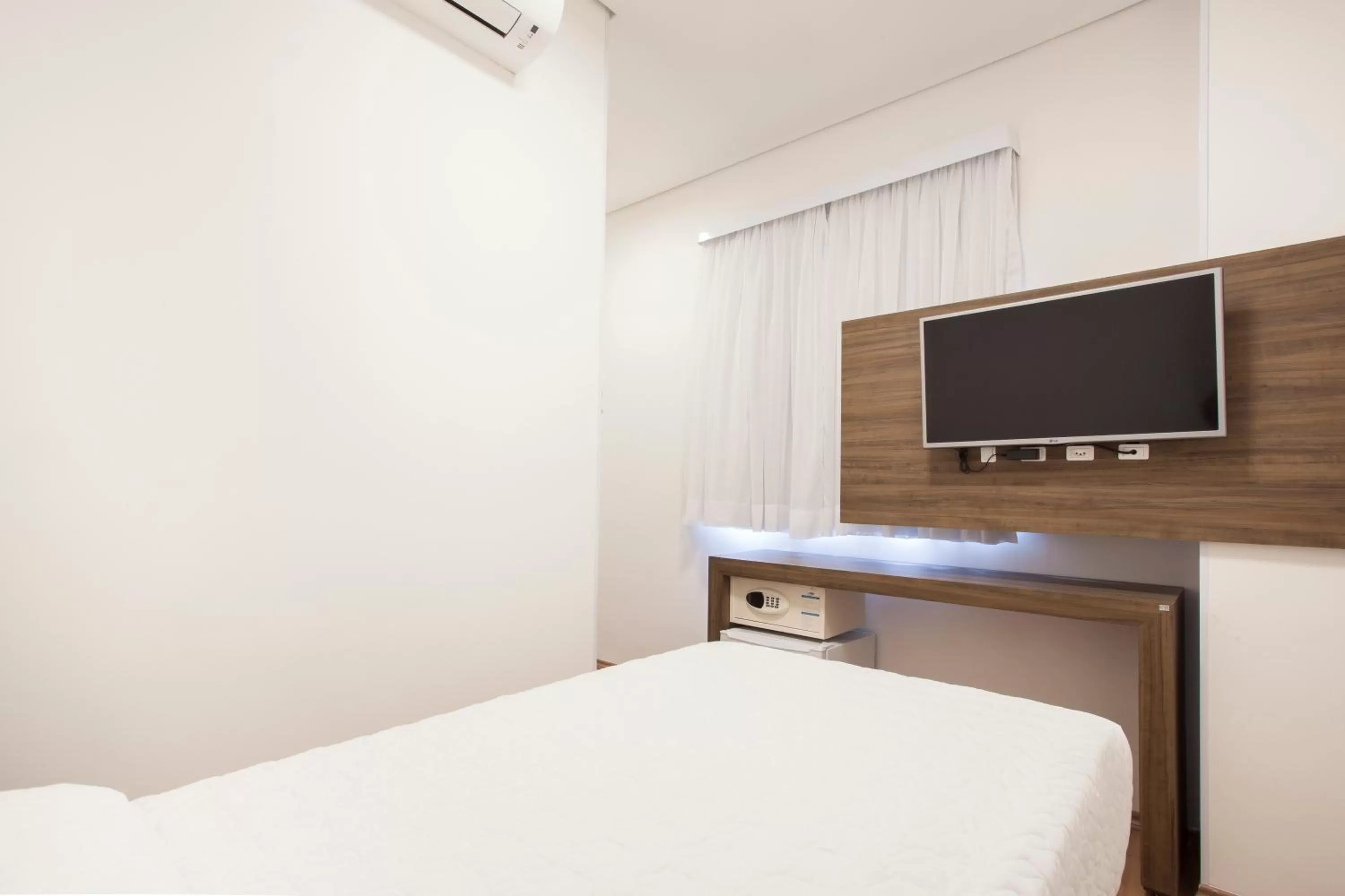 Bedroom, Bed in Travel Inn Express Hotels Brás