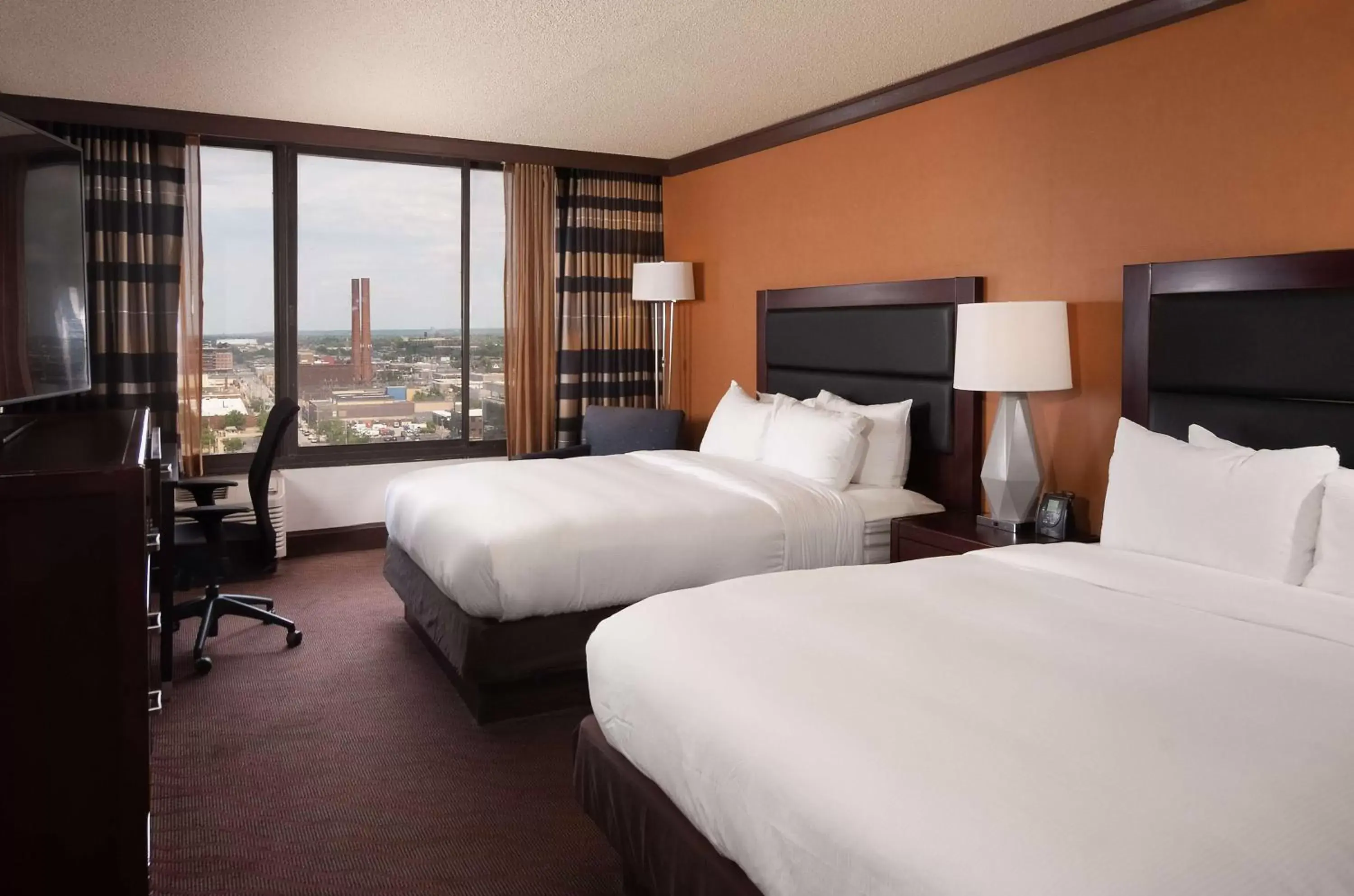 Bedroom, Bed in DoubleTree by Hilton Hotel Cleveland Downtown - Lakeside