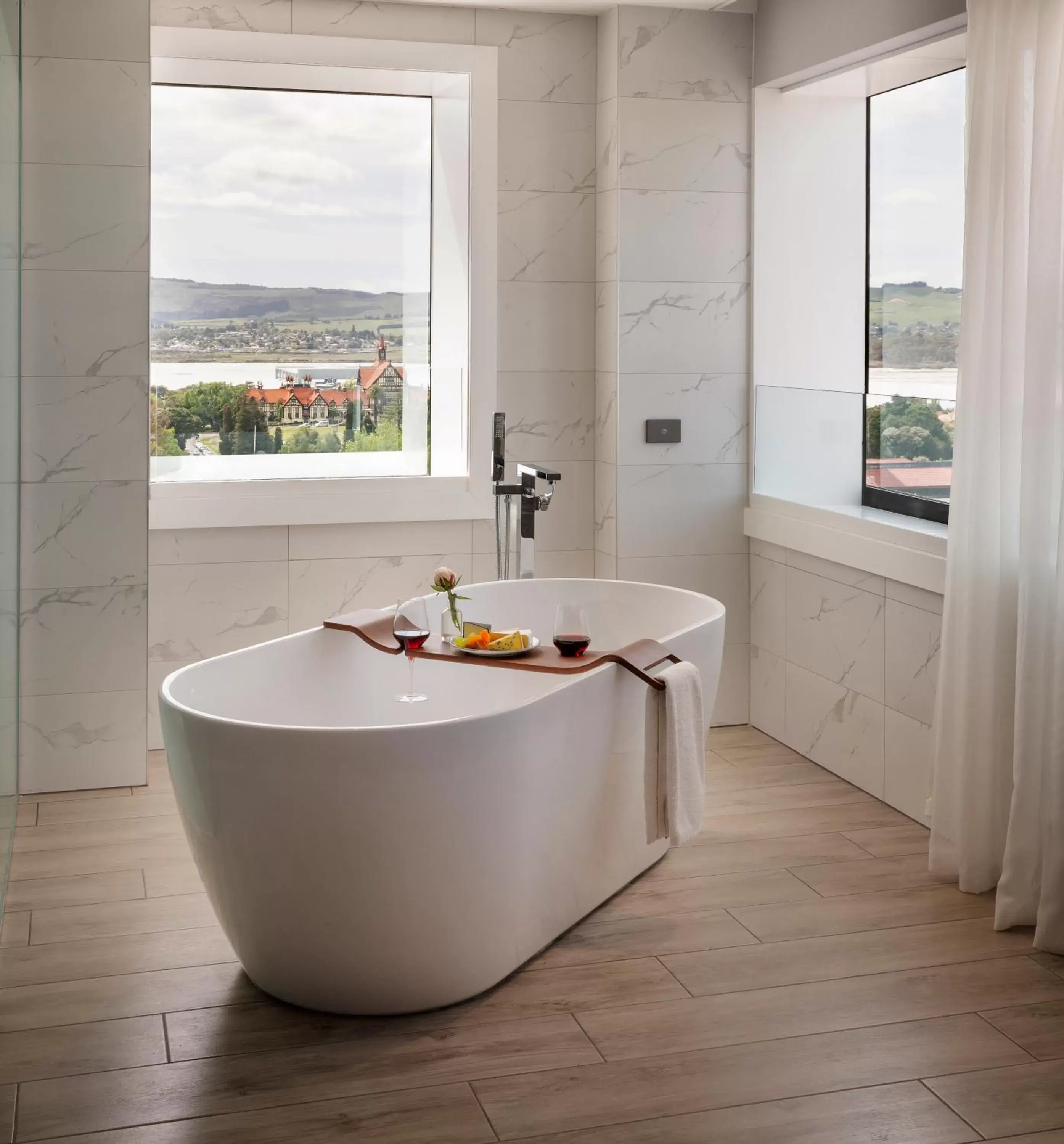 Hot Tub, Bathroom in Pullman Rotorua