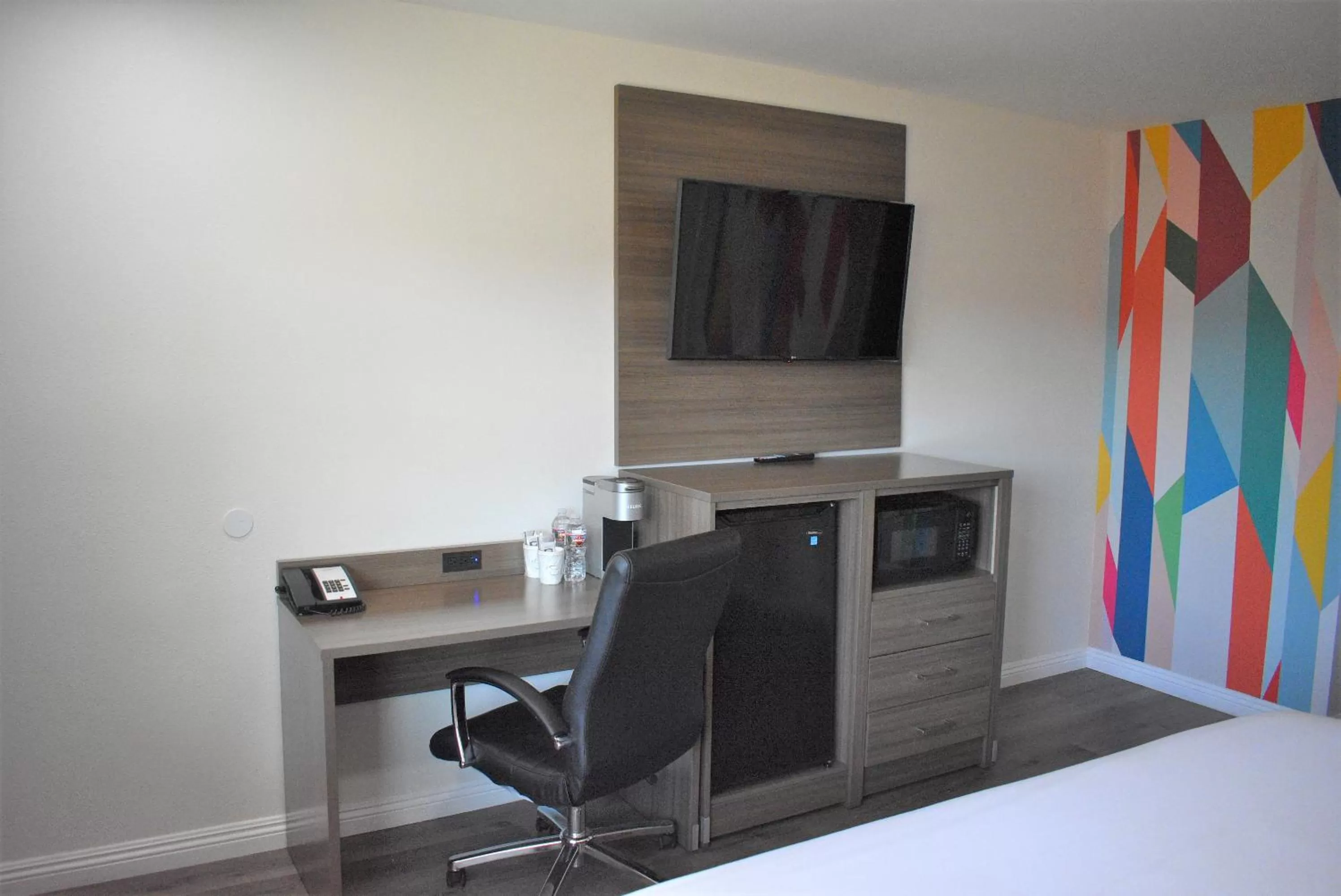 TV and multimedia in Signature Anaheim Maingate