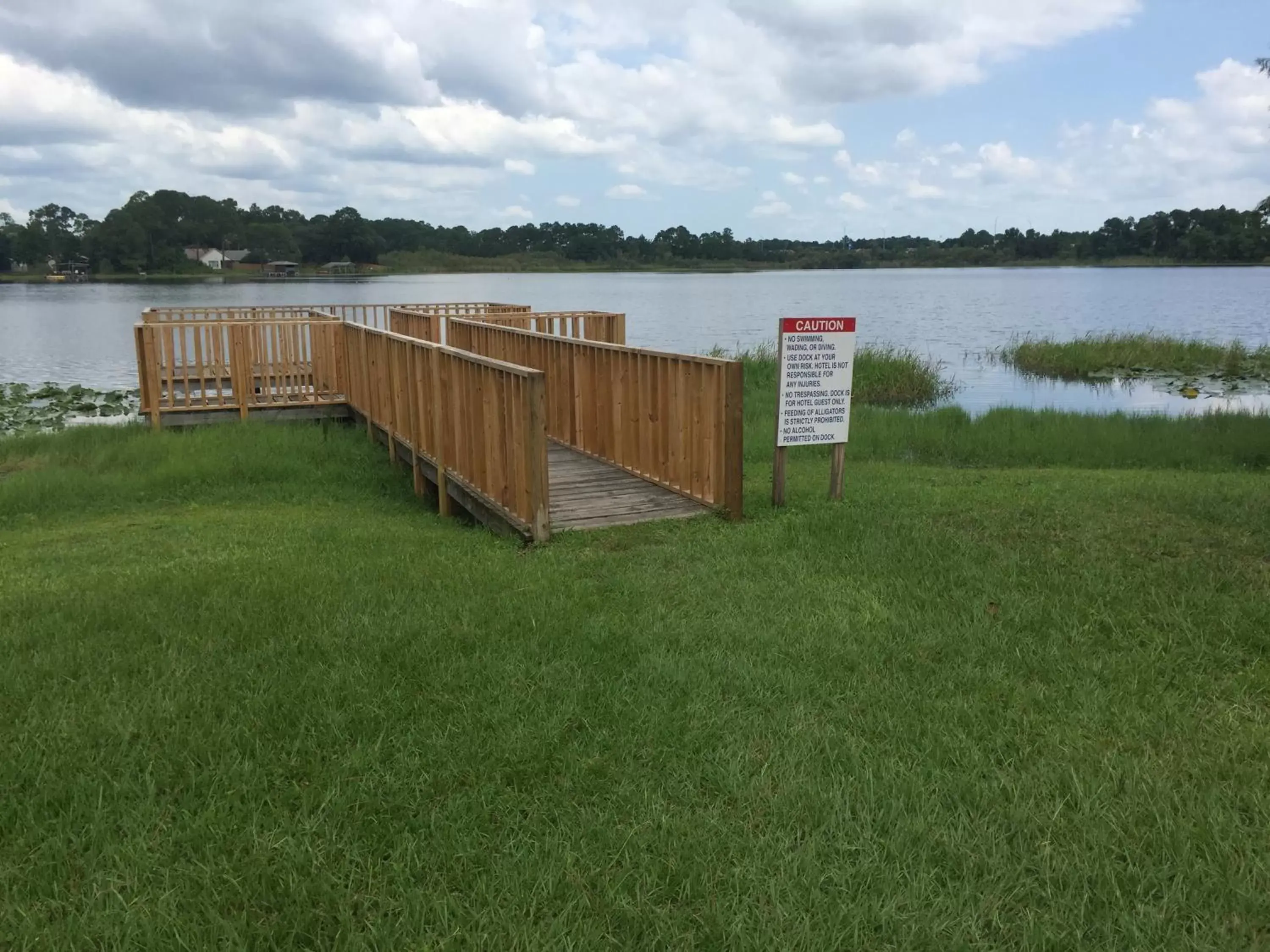 Lake view in Budget Inn Sanford International Airport