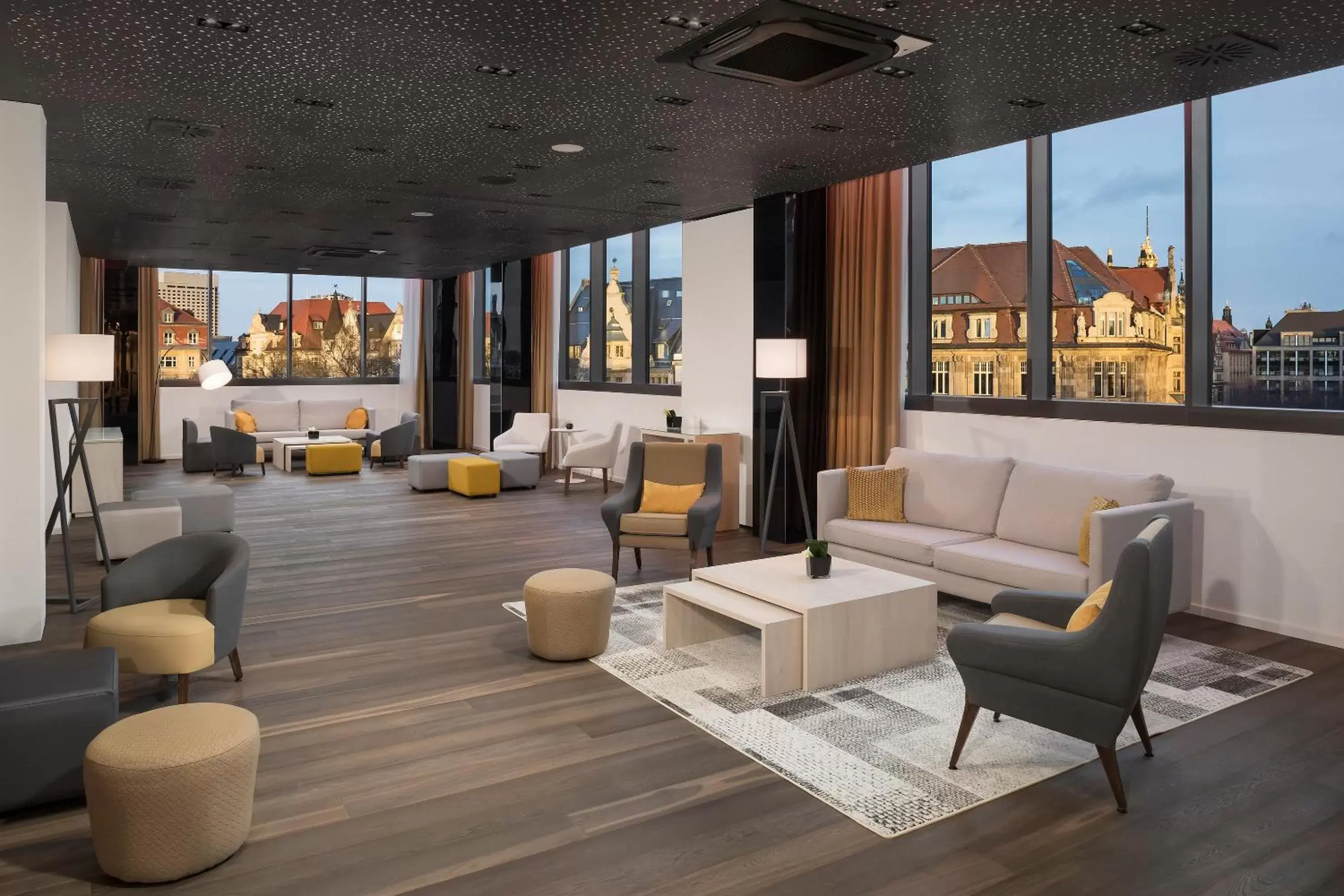 Lounge or bar in INNSiDE by Meliá Leipzig Lounge or bar in INNSiDE by Meliá Leipzig