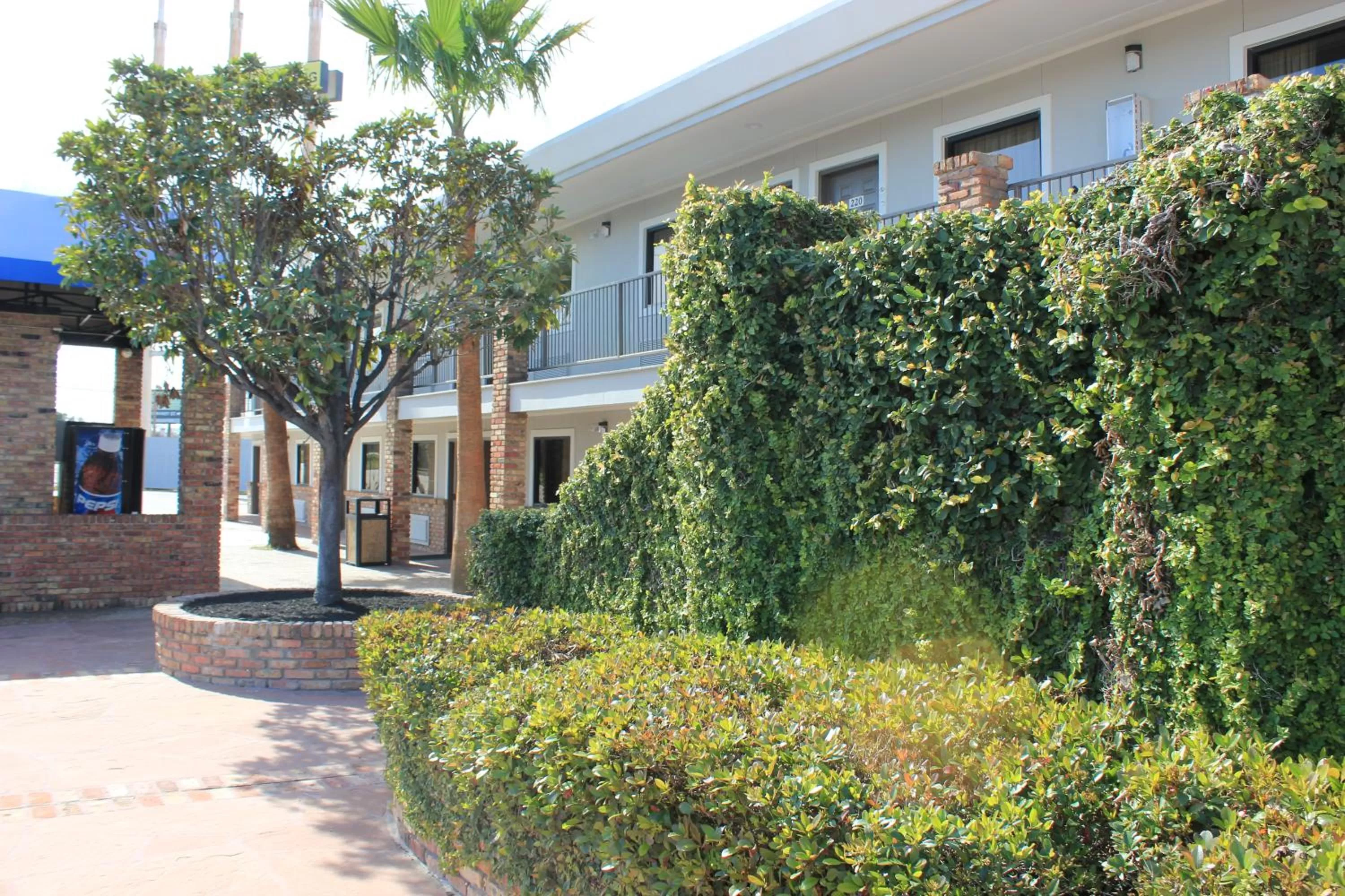 Property Building in Studio 6-Houston, TX - East