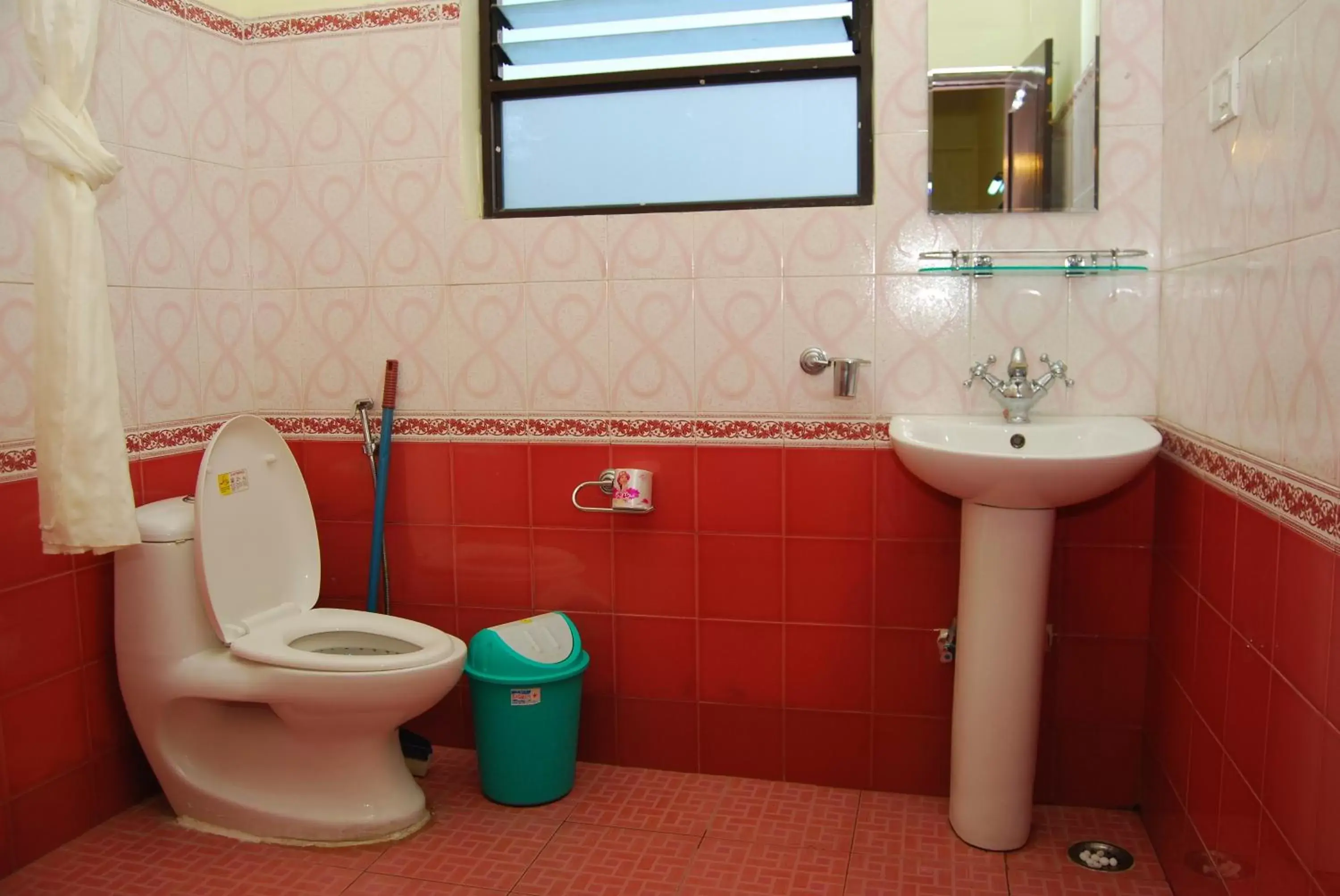 Toilet, Bathroom in Butterfly Lodge