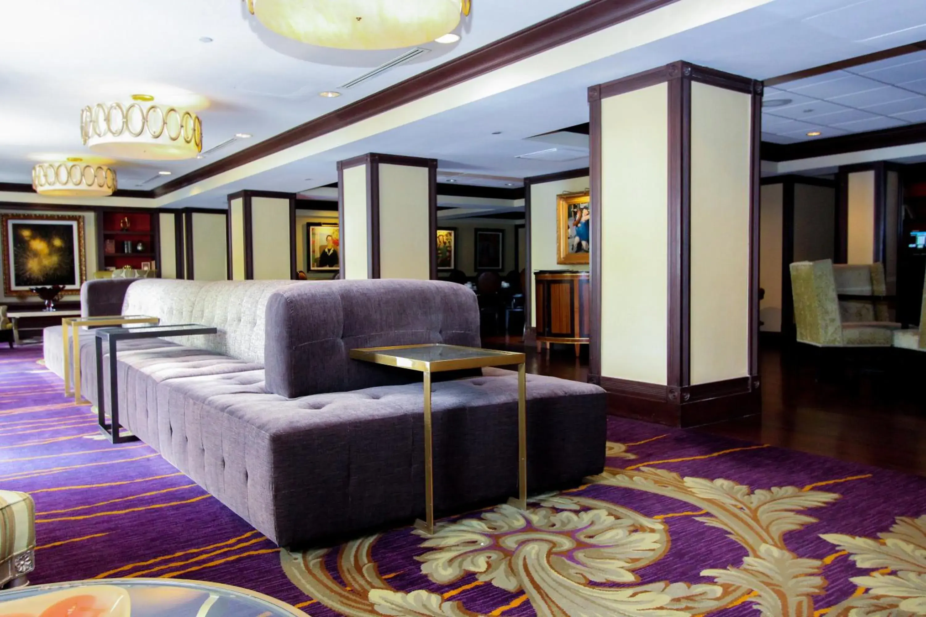 Lounge or bar, Lobby/Reception in The Churchill Hotel Near Embassy Row