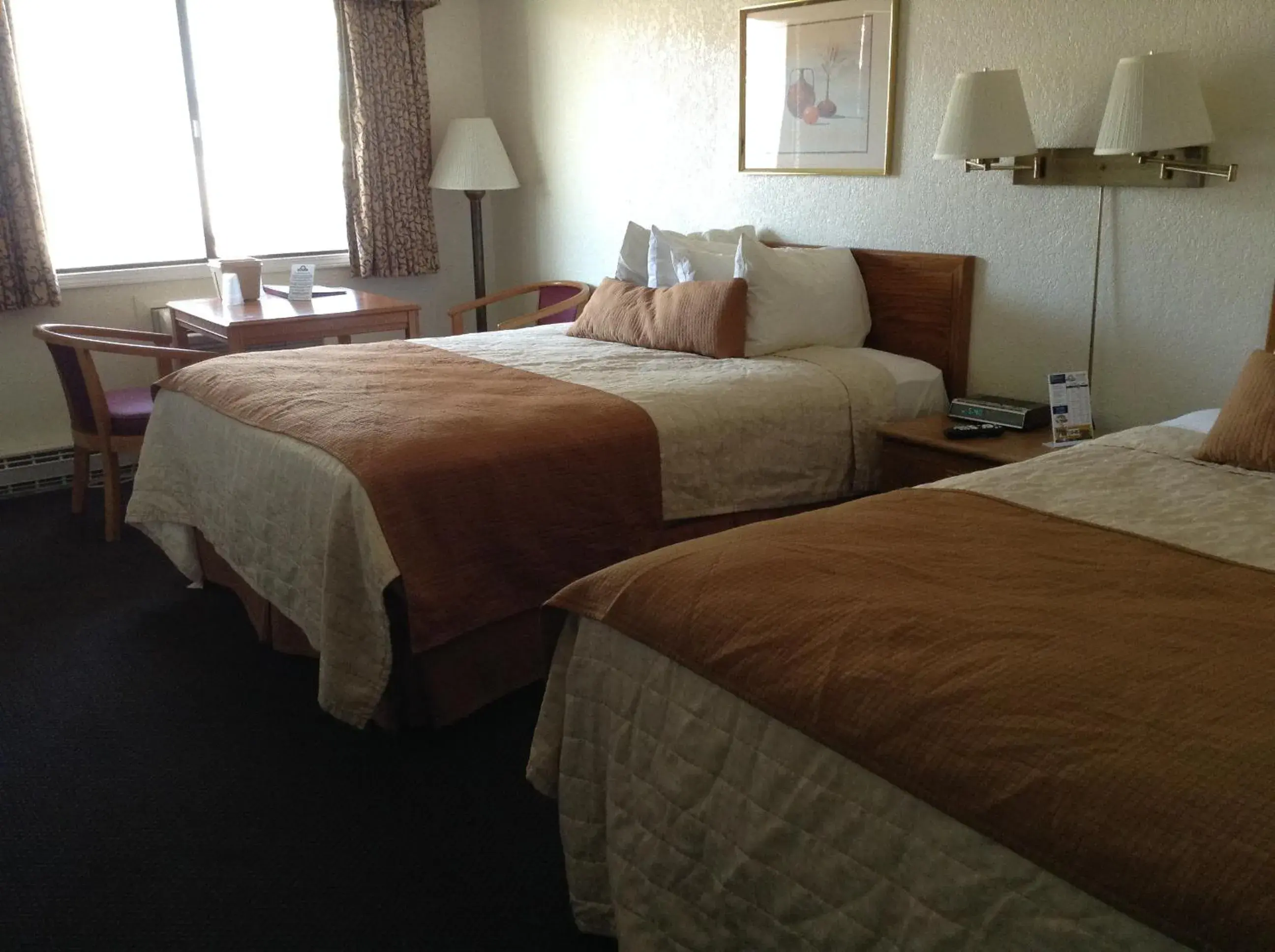 Bedroom, Bed in Days Inn by Wyndham Mackinaw City - Lakeview