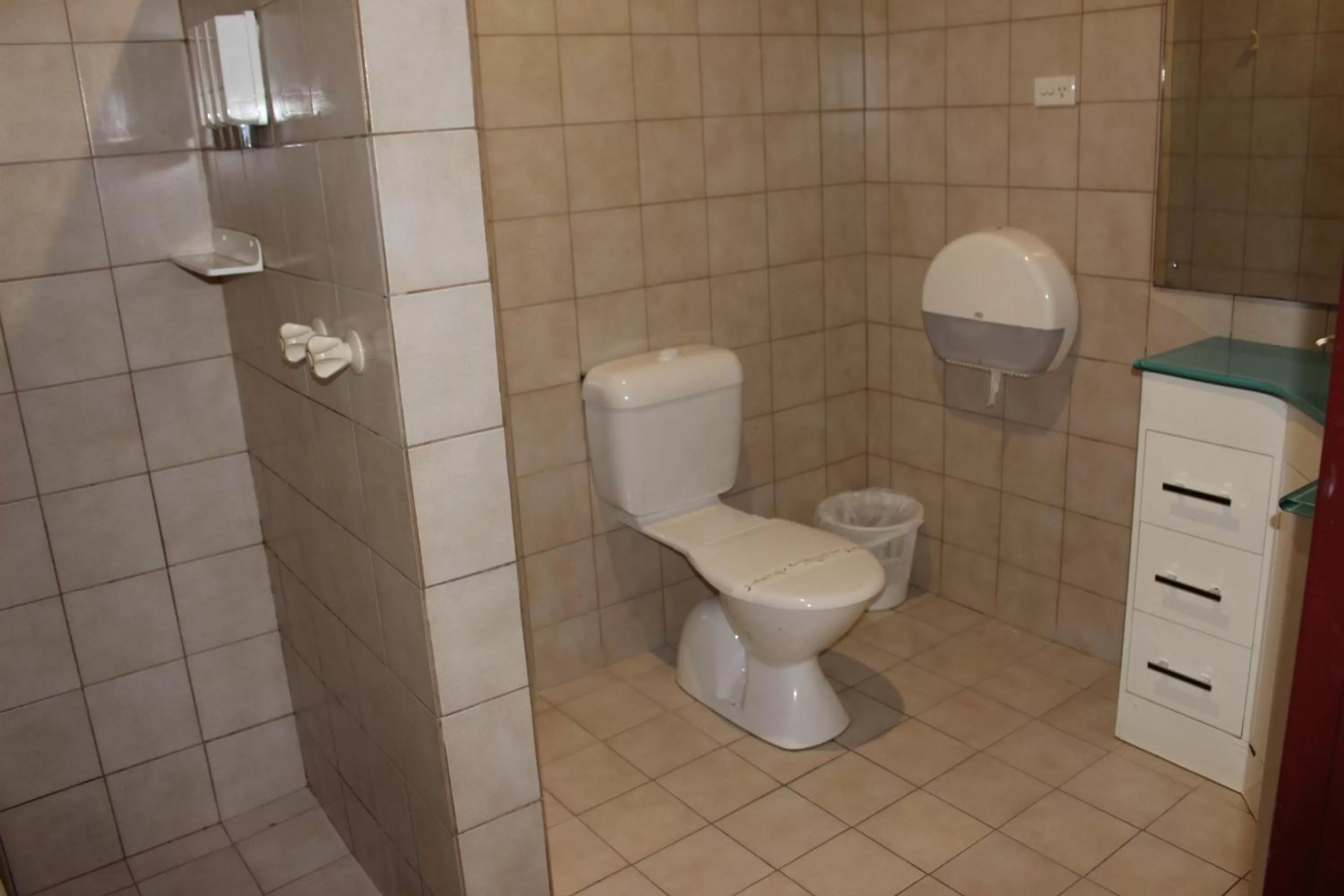 Shower in Pavlos Motel