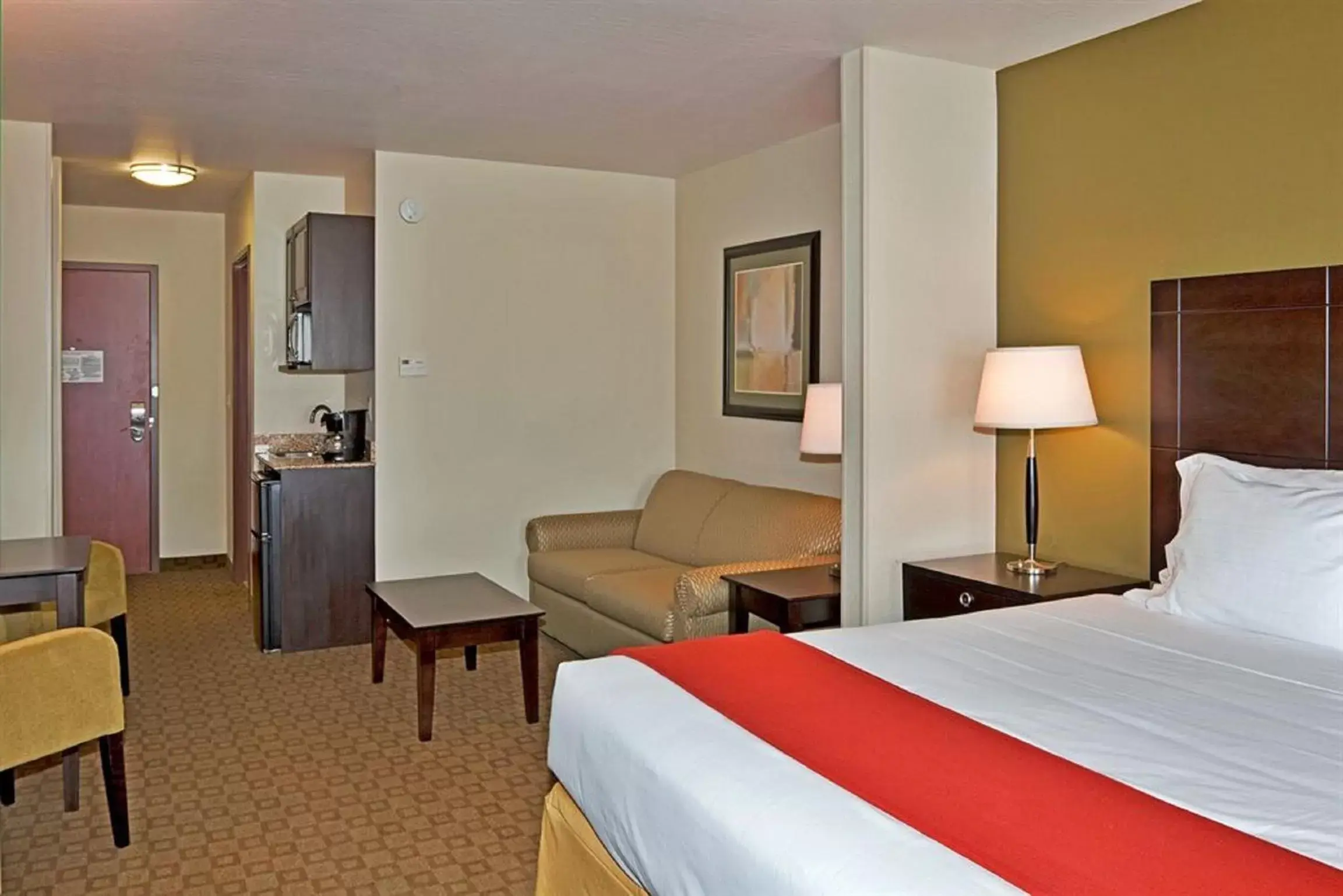 King Suite with Bath Tub - Disability Access/Non-Smoking  in GreenTree Inn and Suites Florence, AZ