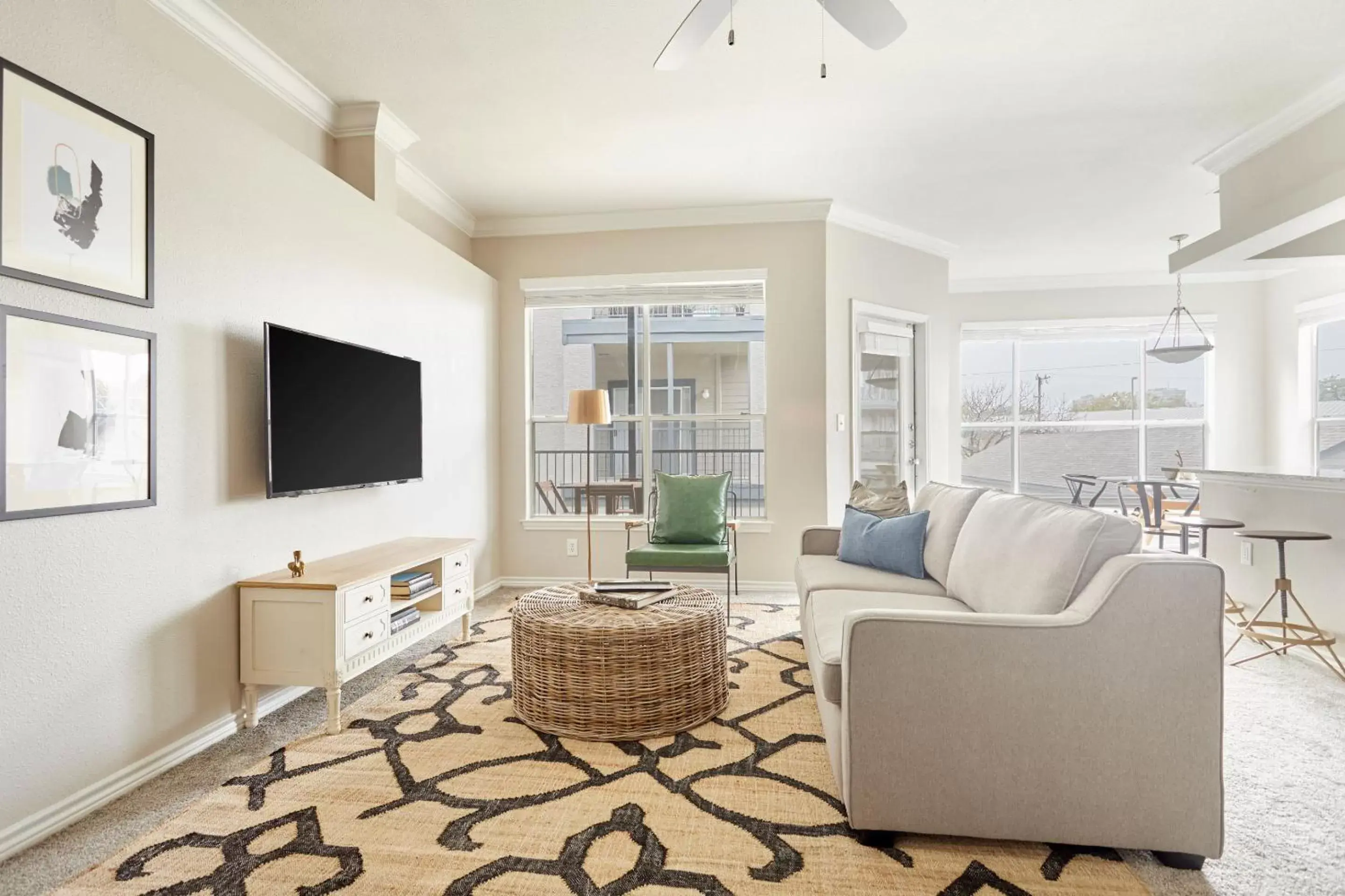 Living room, Seating Area in Sonder at Med Center