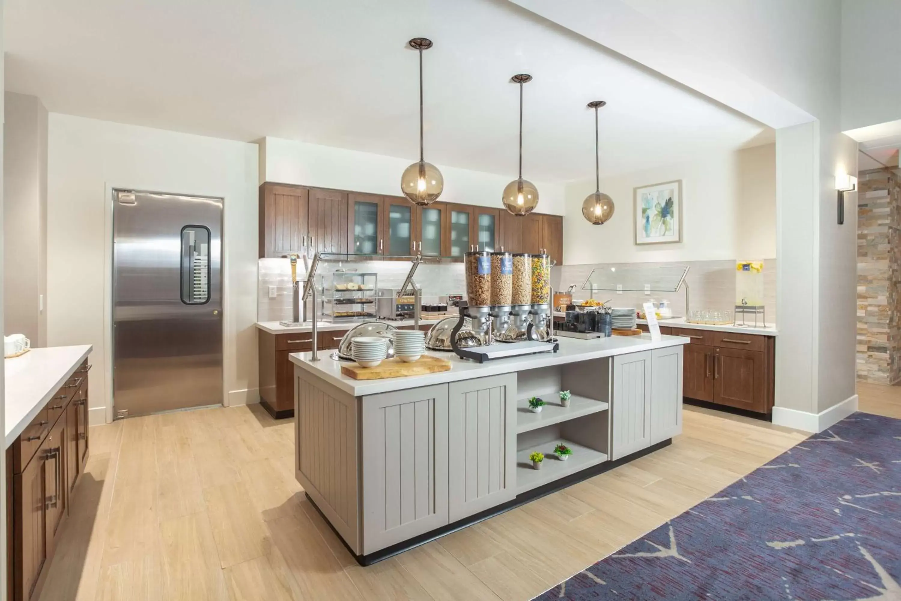 Breakfast, Kitchen/Kitchenette in Homewood Suites By Hilton Broomfield Boulder
