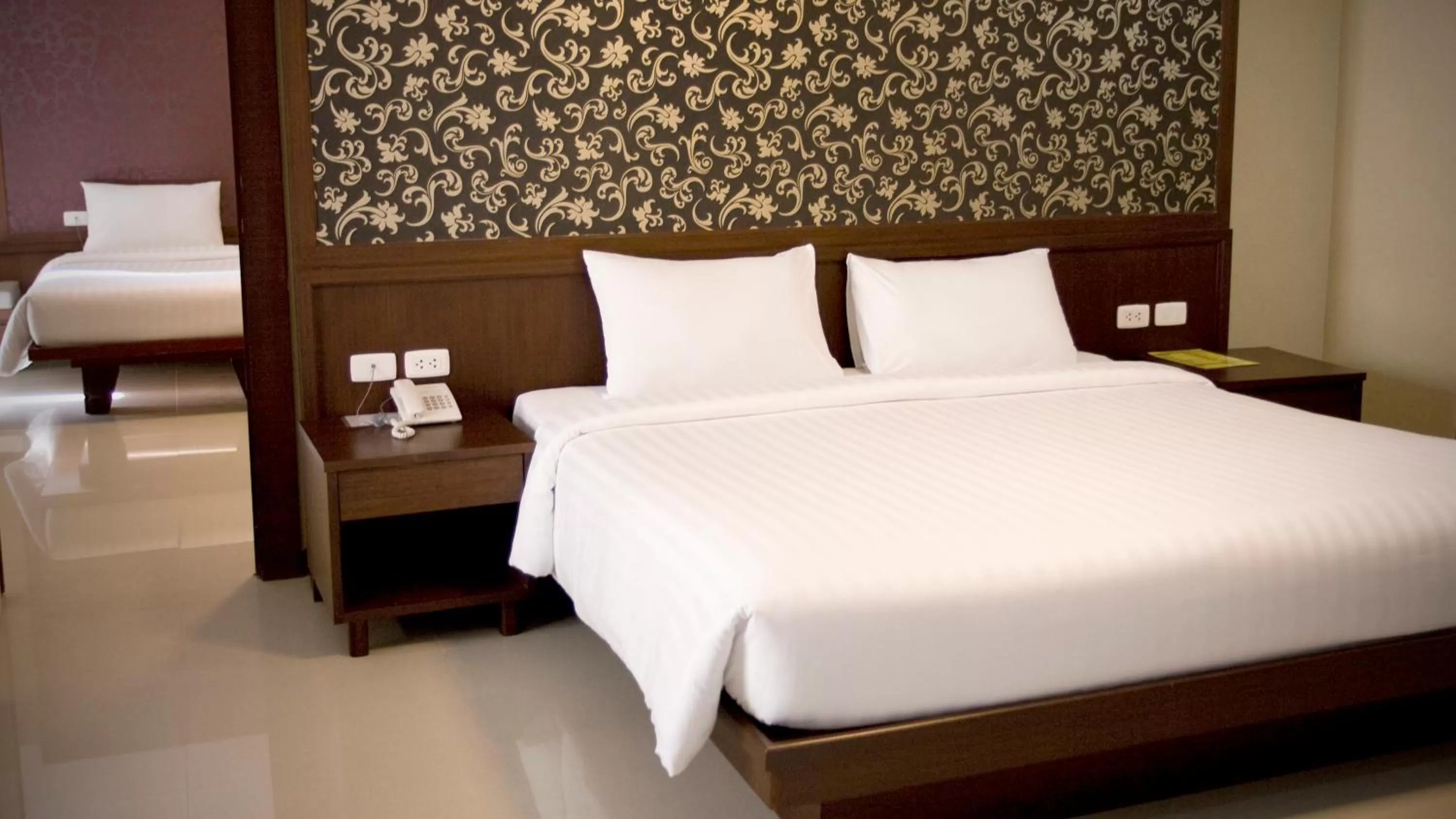 Bed in Convenient Grand Hotel