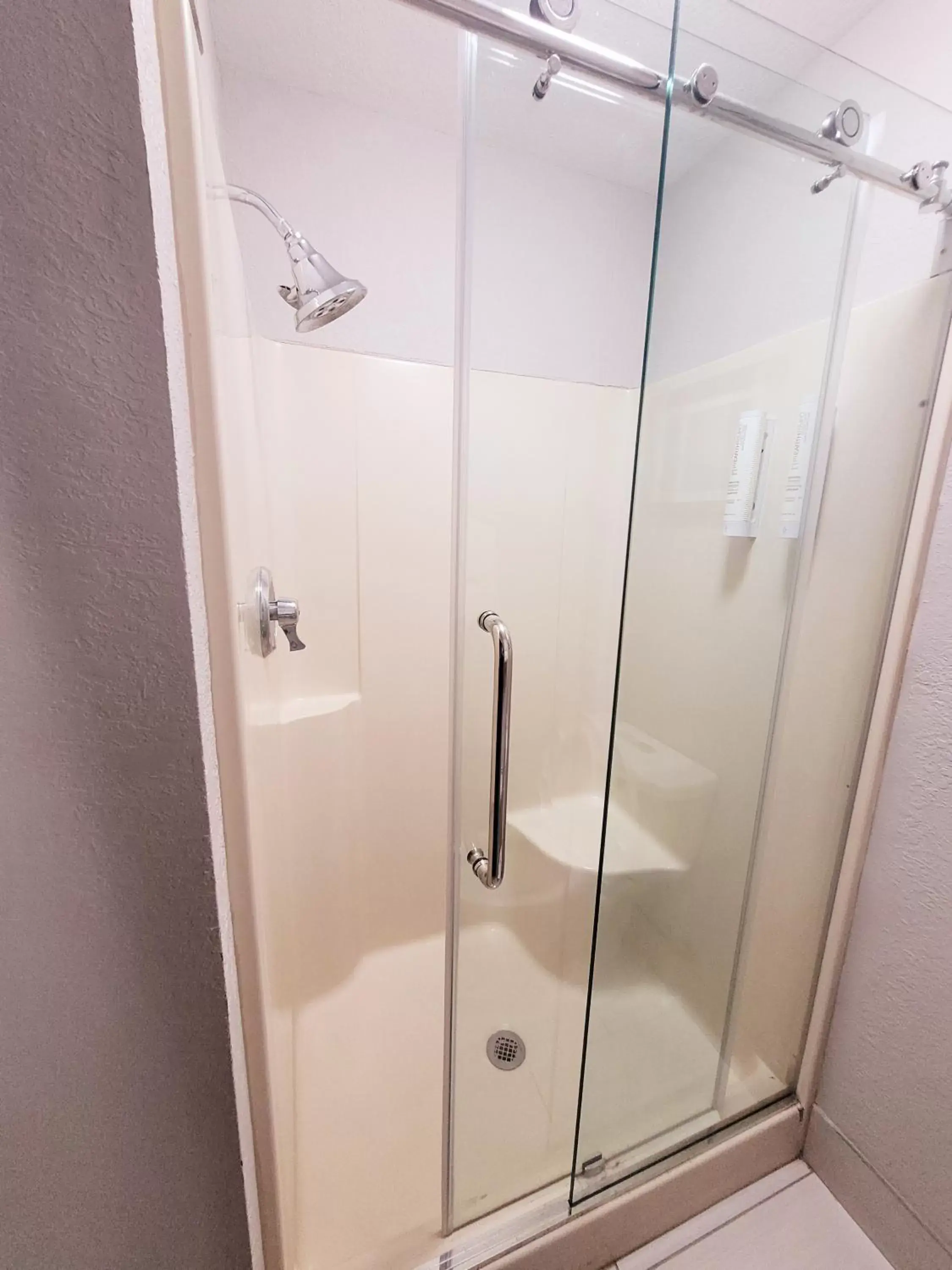 Shower, Bathroom in Clarion Pointe Harrodsburg-Danville