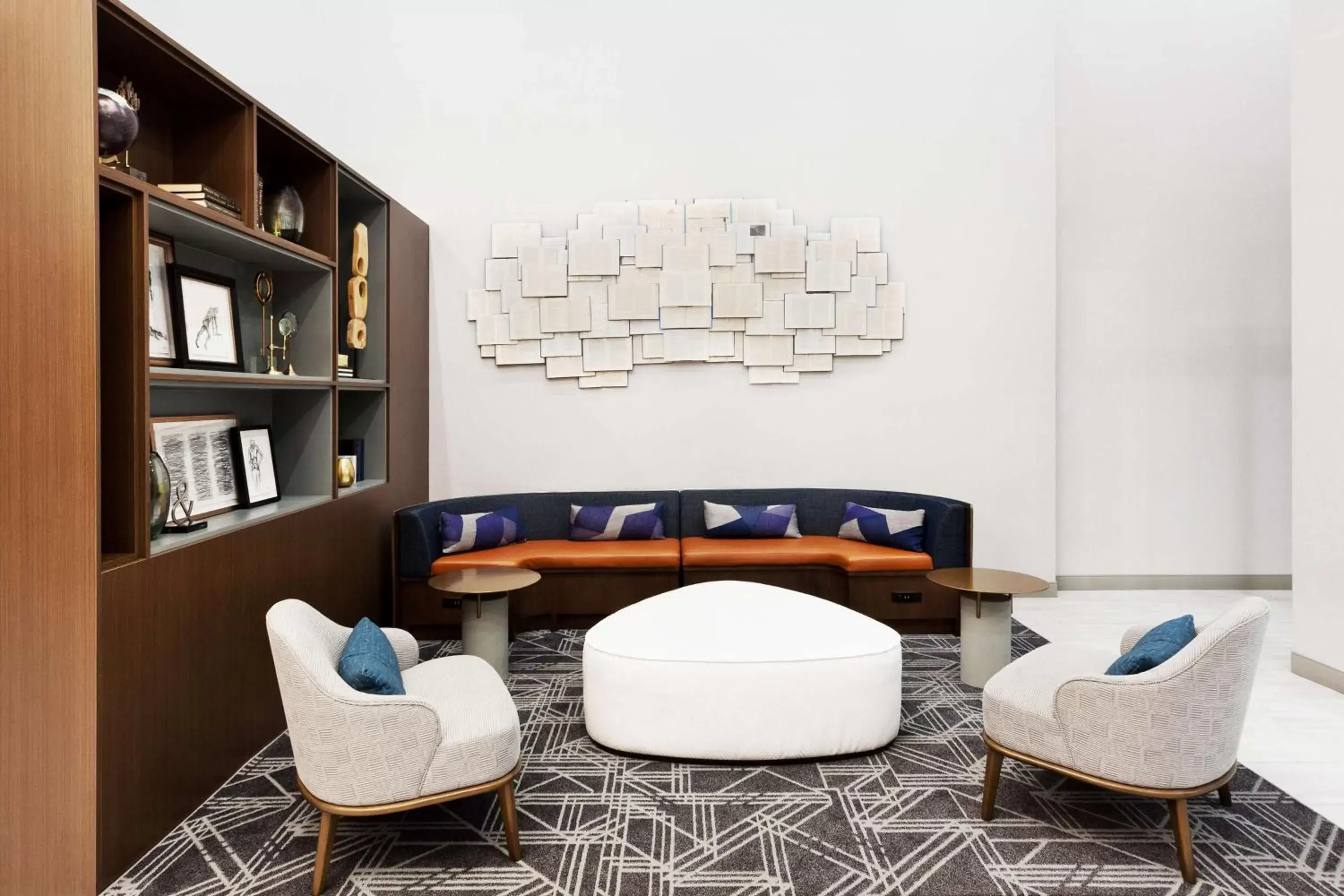 Lobby or reception, Seating Area in Doubletree By Hilton Dothan, Al