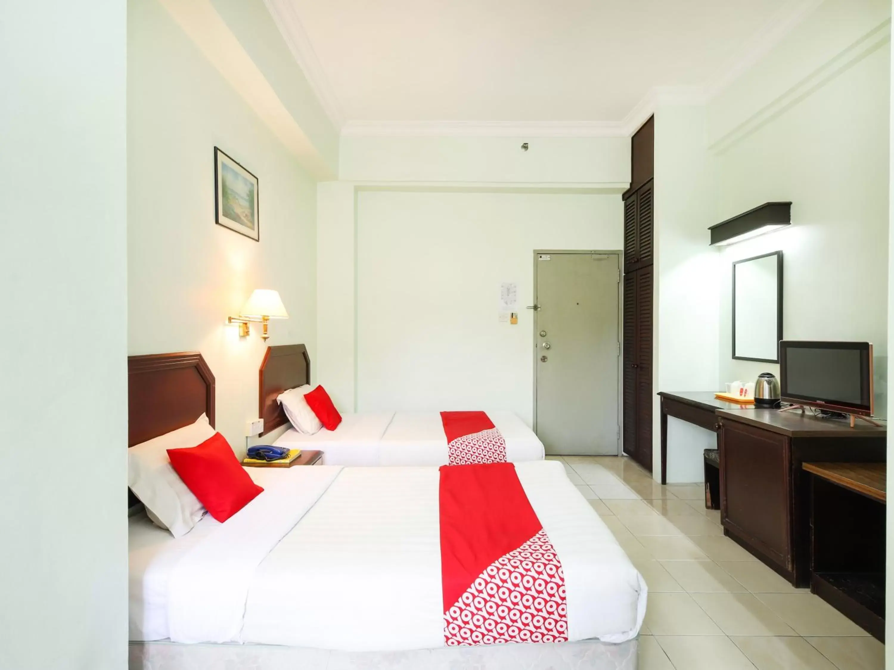 Bedroom, Bed in Grand Supreme Hotel