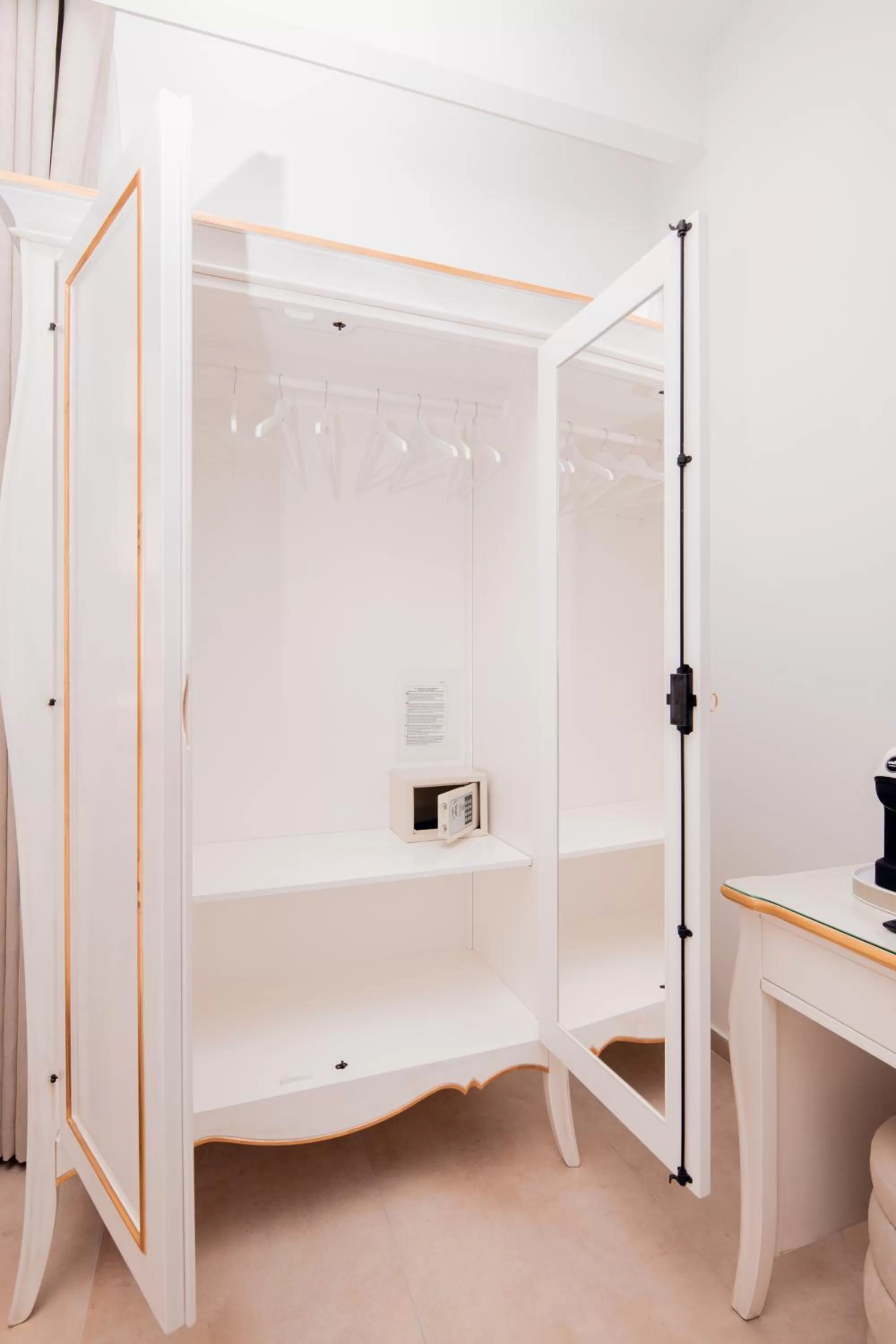 Bed in Giorgio Boutique Hotel