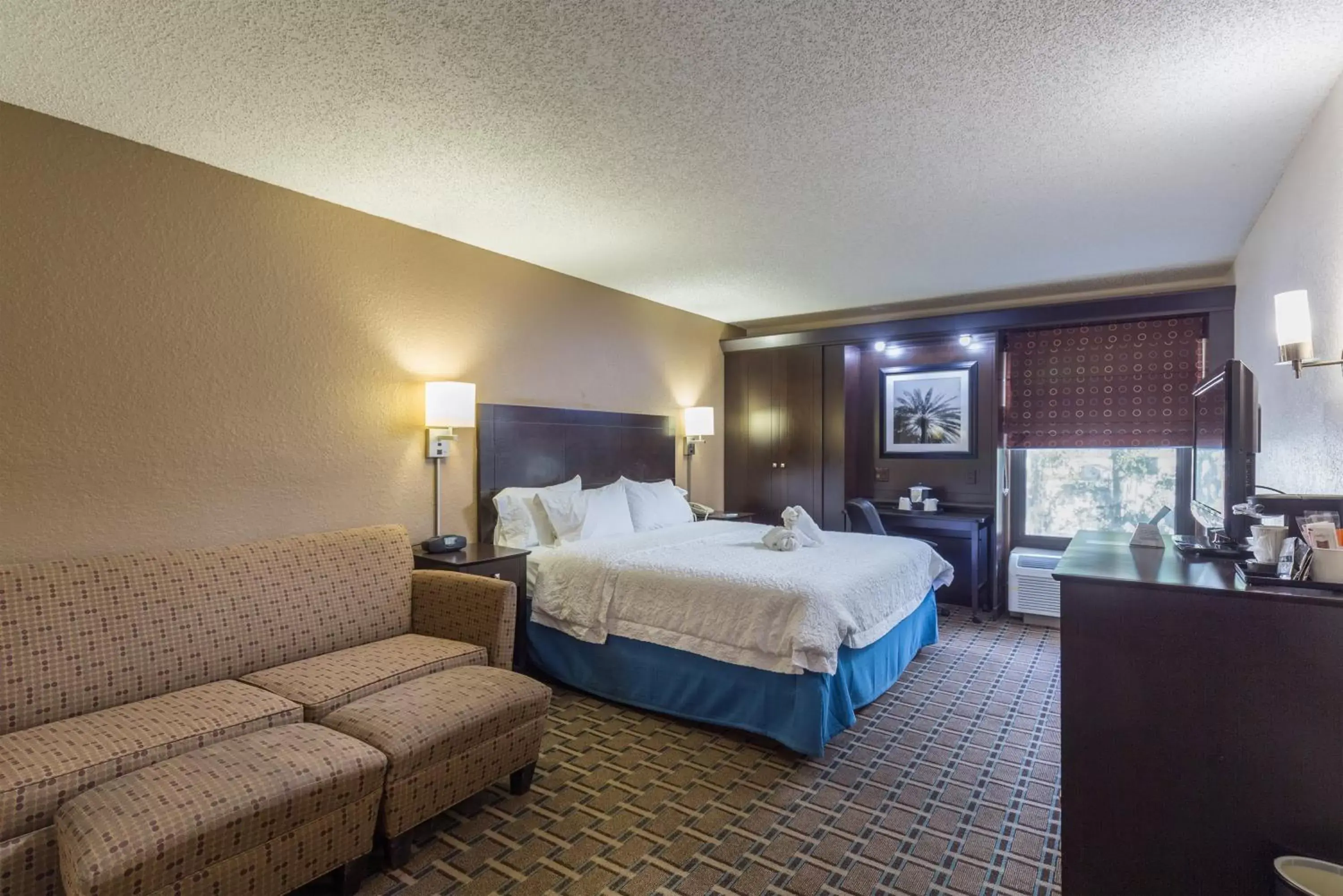 Photo of the whole room, Bed in Brandon Center Hotel