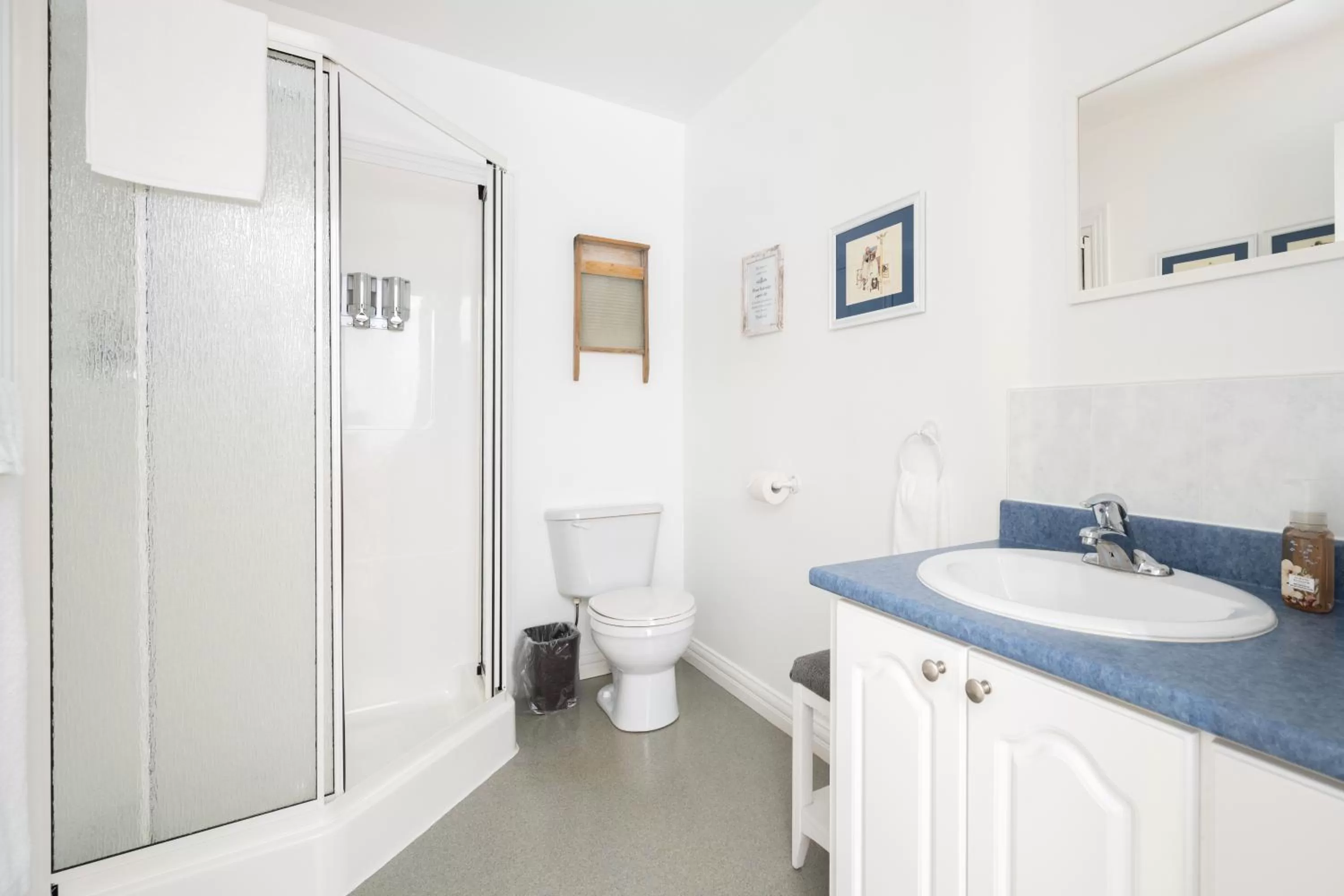 Bathroom in Baker Shore Bed and Breakfast