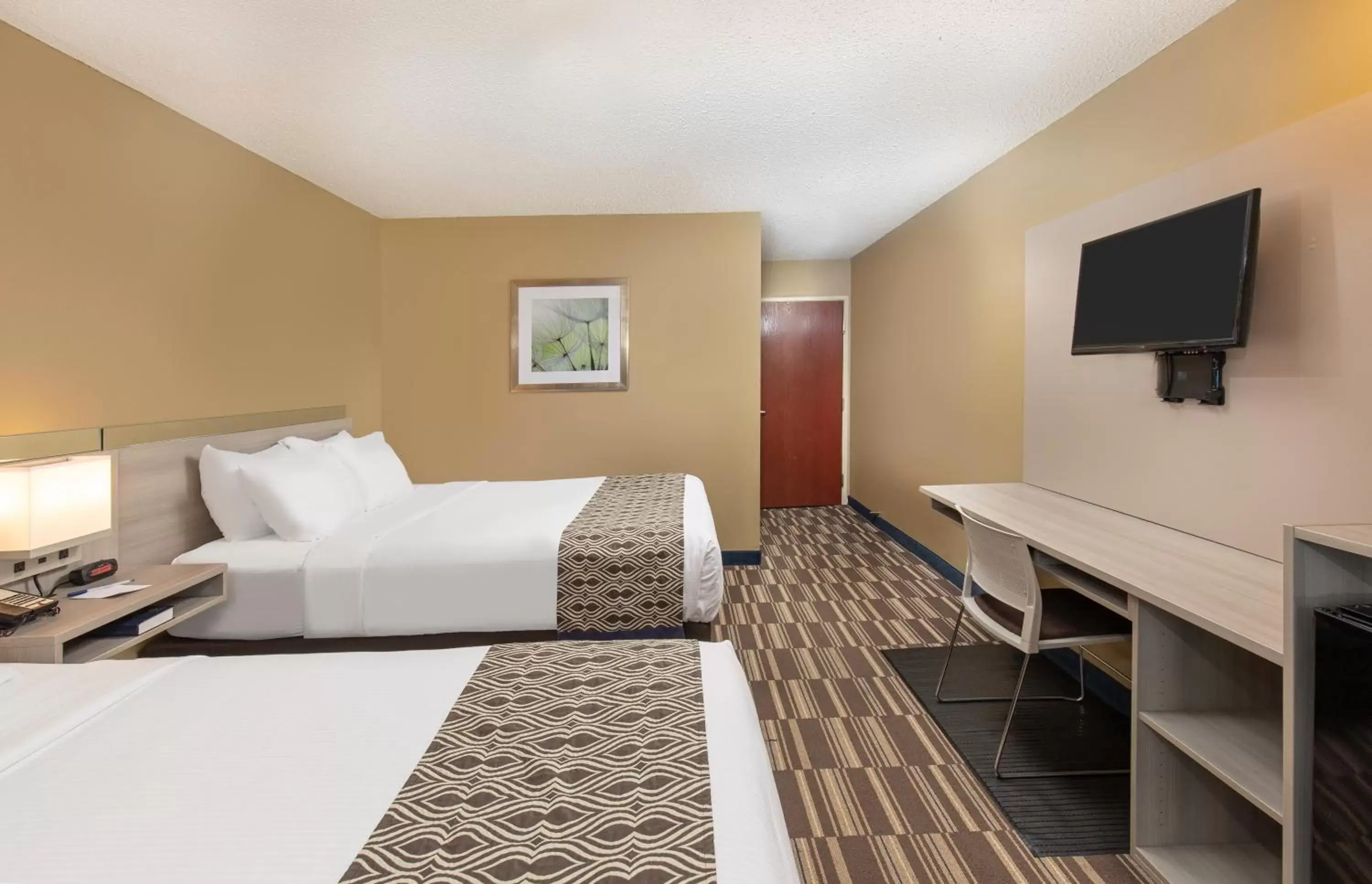 Bed in Microtel Inn & Suites by Wyndham Dry Ridge