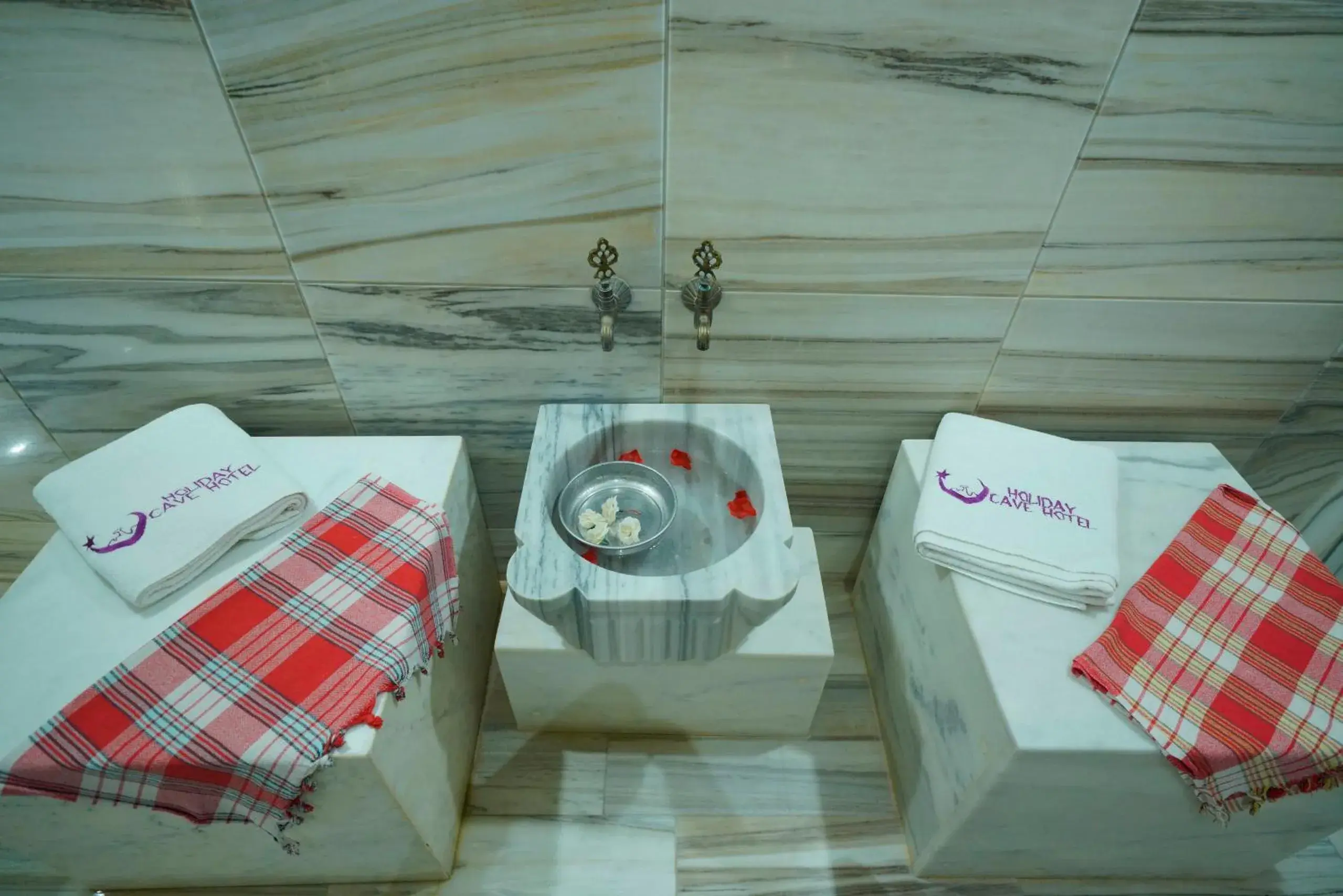 towels, Bathroom in Holiday Cave Hotel