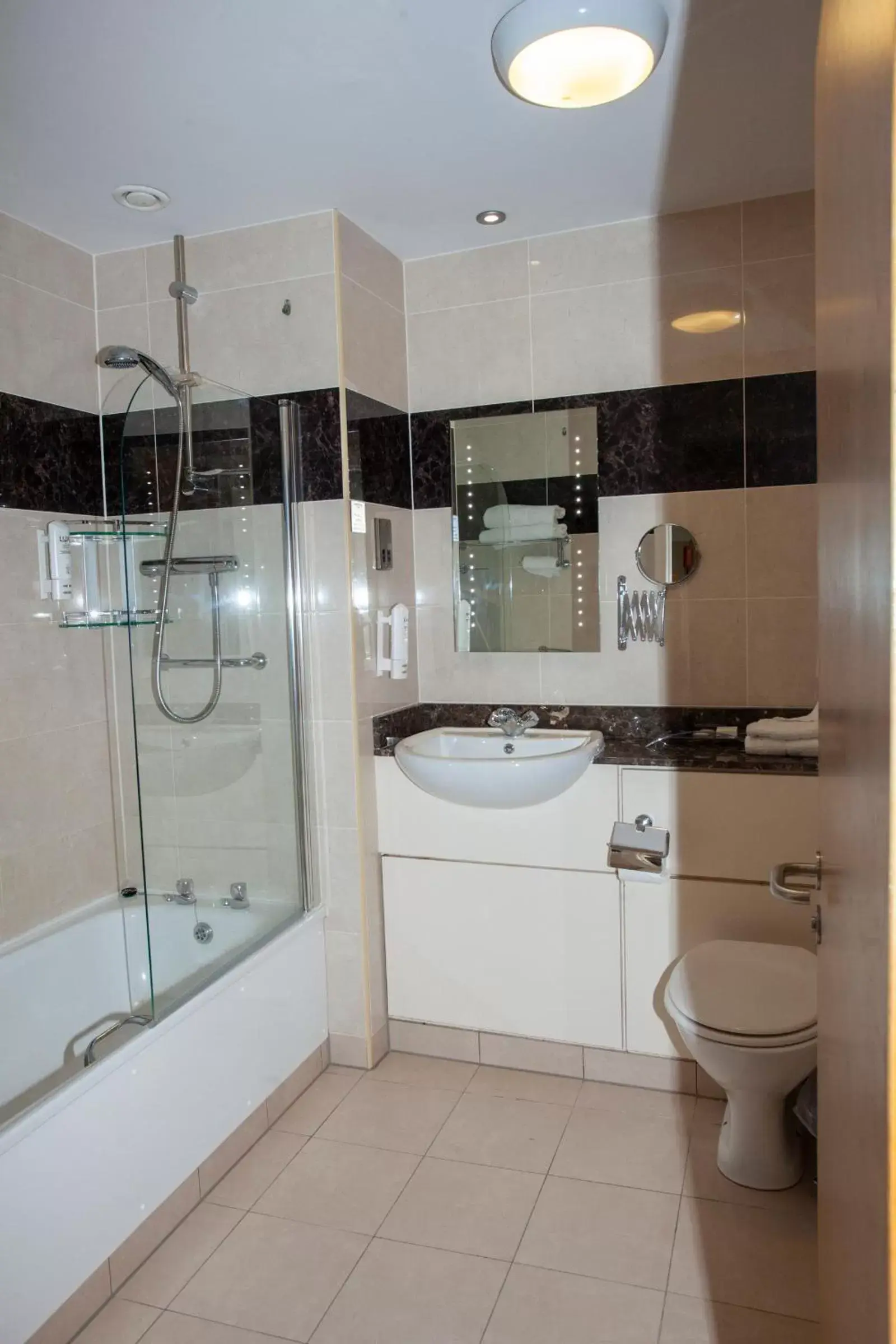 Bathroom in Strandhill Lodge and Suites