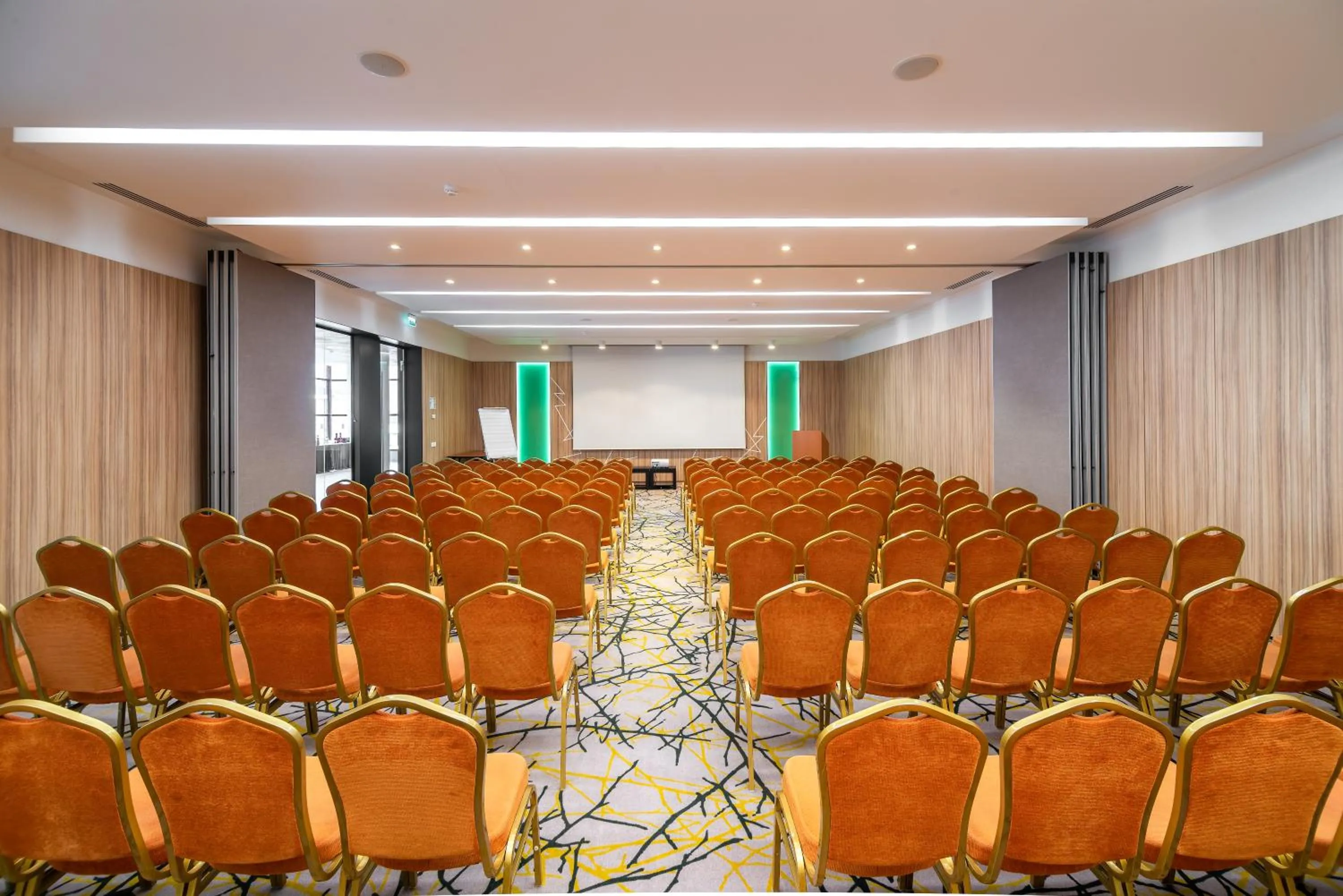 Business facilities in Hotel International